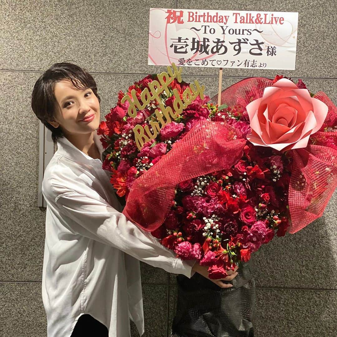 壱城あずささんのインスタグラム写真 - (壱城あずさInstagram)「.﻿ 壱城あずさ BirthDay TALK and LIVE 「To Yours」無事終わりました。﻿ 最高の誕生日でした！！﻿ ﻿ 私は「今」がいちばん幸せです。﻿ でも「明日」の方がもっと幸せになります。﻿ そして来年のお誕生日はもっと幸せになり10年後はもっと幸せになります。﻿ ﻿ そんなことを感じる1日でした。﻿ ﻿ 生きてると苦しいこともたくさんあるけどこんなに楽しく幸せに溢れる時もあるならばどんな壁も乗り越えられる。﻿ ﻿ 一度しかない人生！！﻿ 楽しんでやろうじゃないか！！﻿ ﻿ 大好きな皆さん。﻿ 出会ってくださりいつも応援してくださり育ててくださり本当にありがとうございます。﻿ ﻿ #誕生日﻿ #ライブ﻿ #愛と感謝﻿ #最高な仲間 #素直に生きたい﻿ #壱城あずさ﻿ #しーらん﻿」10月13日 13時40分 - shiiran1012