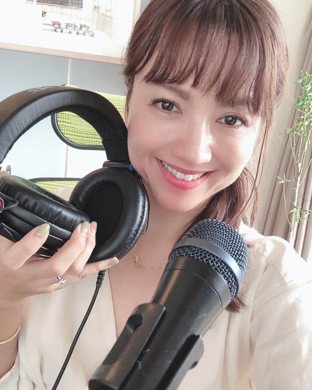 松澤由美さんのインスタグラム写真 - (松澤由美Instagram)「Hola  Hoy estoy cantando.  También hago entrega en vivo.  Ven a vernos.  Estou cantando hoje.  Eu também faço entrega ao vivo.  Por favor, venha nos ver.  I'm singing today.  I also do live streaming.  Please come and see us.  También quiero que el español sea útil.  #yumimatsuzawa #松澤由美  #singer  #singerlife  #oscavaleirosdozodiaco  #聖闘士星矢  #機動戦艦ナデシコ #ひぐらしのなく頃に  #幻想マネージュ  #ロボティクスノーツダッシュ #アニソン #アニソンカバーアルバム #アニソンカバーアルバム発売決定 #松澤由美アニソンカバーアルバム #松澤由美のアニソンフラッグ #アニフラ #アニメ #アニメ好きと繋がりたい #youtube #youtuber #youtubechanel」10月13日 13時41分 - yumimatsuzawa