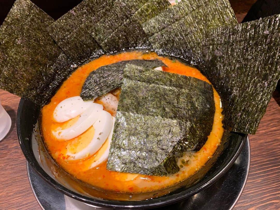 ゴリ山田カバ男さんのインスタグラム写真 - (ゴリ山田カバ男Instagram)「この前食べたラーメン、 のりトッピングしたら  海苔の海になった。  みんなはラーメン食べる時何か トッピングする派？」10月13日 14時17分 - goriyamadakabao