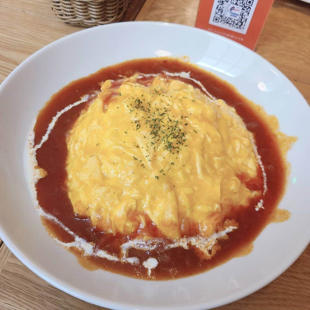 大橋彩香さんのインスタグラム写真 - (大橋彩香Instagram)「. . オムちゃんおいしいねえ🍅🍳🍚(あやか)  . . #たべるのだいすき #おむらいす #大橋彩香 #へごちん #はっしー」10月13日 14時11分 - ayaka_ohashi