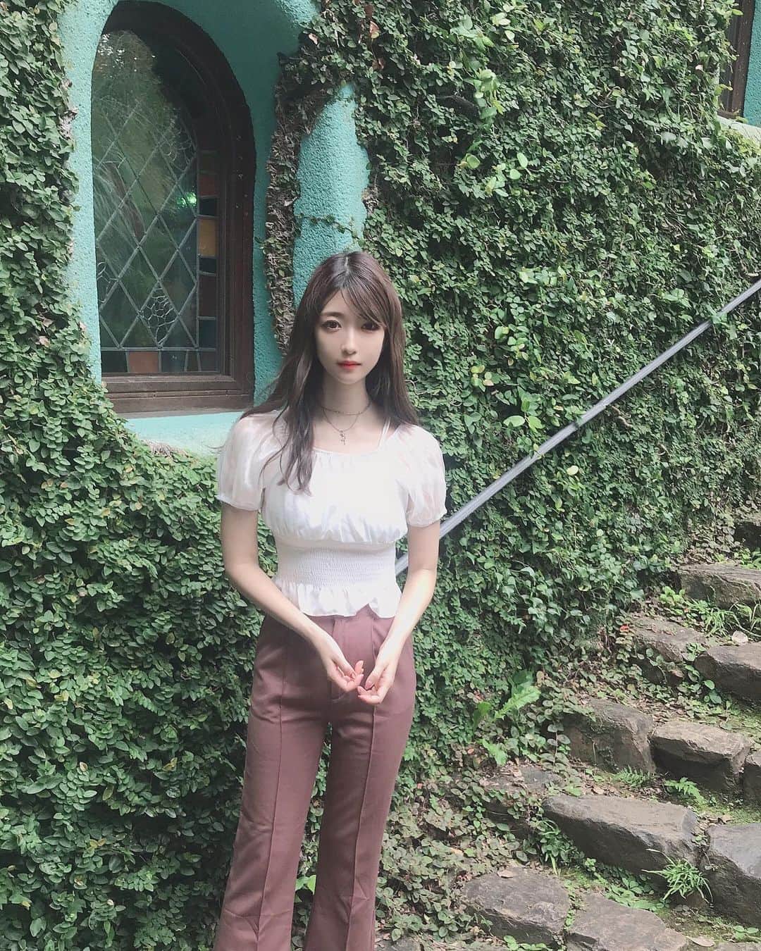 れみぱんのインスタグラム：「ちょっと前だけど、お姉ちゃんとお姉ちゃんの旦那と三鷹の森ジブリ美術館に行ってきたよ🌳 大好きな場所🌳✨」