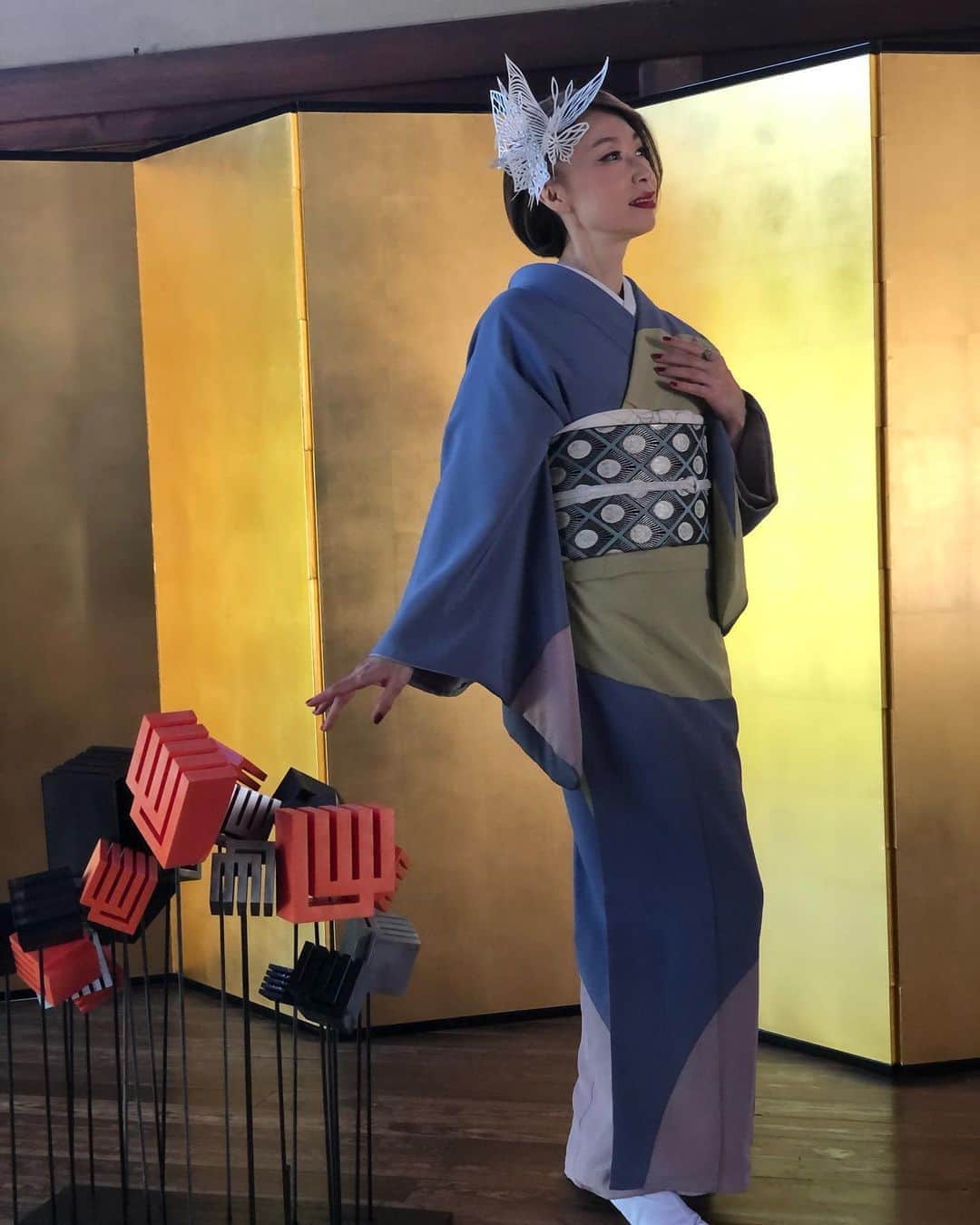 のインスタグラム：「京都で撮影中🎥  信藤三雄 x 野宮真貴 「風庵」  撮影の模様は、信藤三雄先生 @shindomitsuo のアカウントで観ることができますよ👀  #信藤三雄 #野宮真貴 #京都 #橋本関雪記念館 #小田章 #loje」