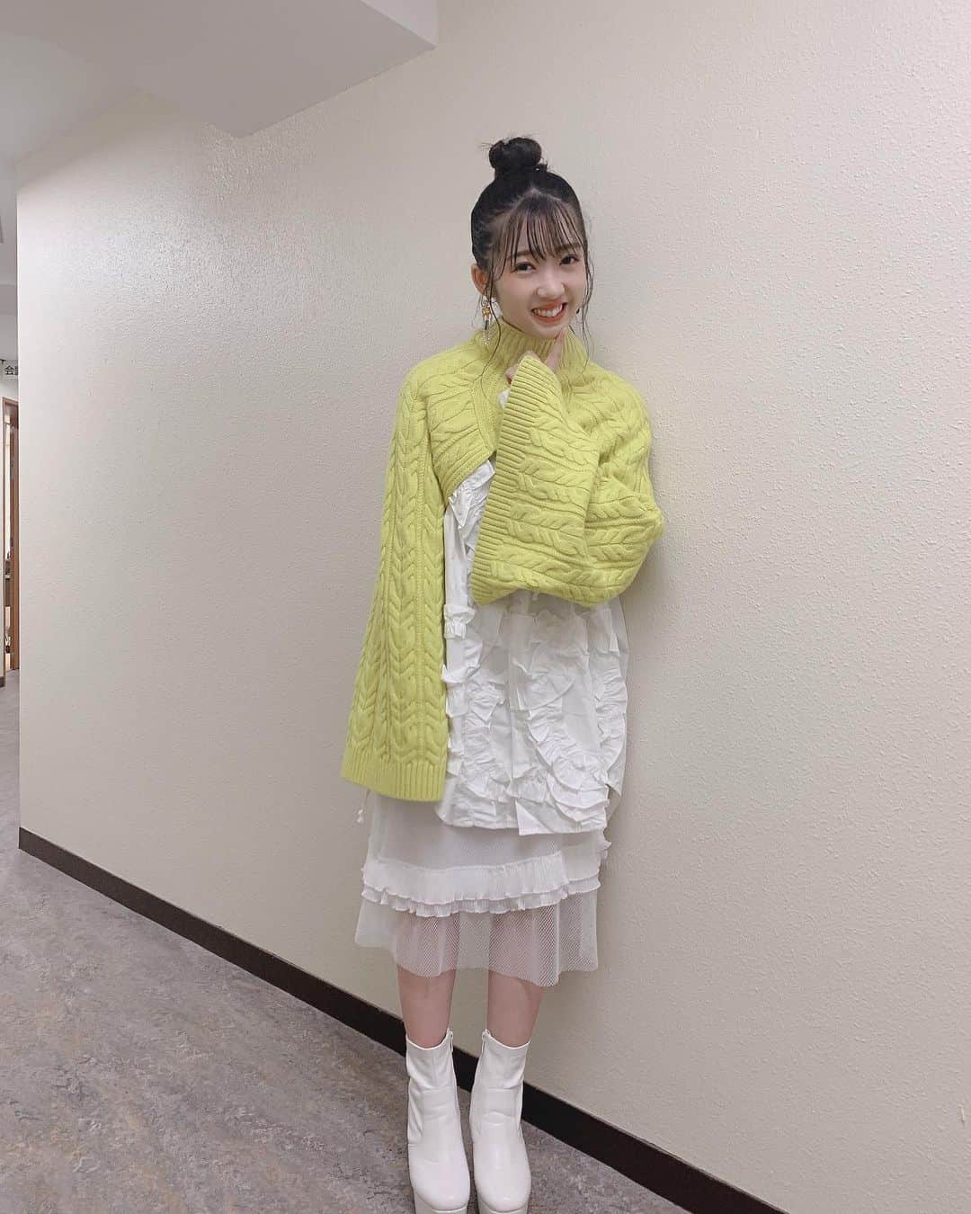 山岸理子のインスタグラム：「*🐤🕊⛄️🤍 久しぶりの投稿💦🙏  たくさんの感想ありがとうございました☺︎ 素敵な日本武道館公演でした。 ソロで歌う、というとても貴重な経験。 感謝。  ・ ・ ・ ・ #tsubaki_factory #山岸理子 #ハロコン #日本武道館 #ありがとう #新衣装でした」
