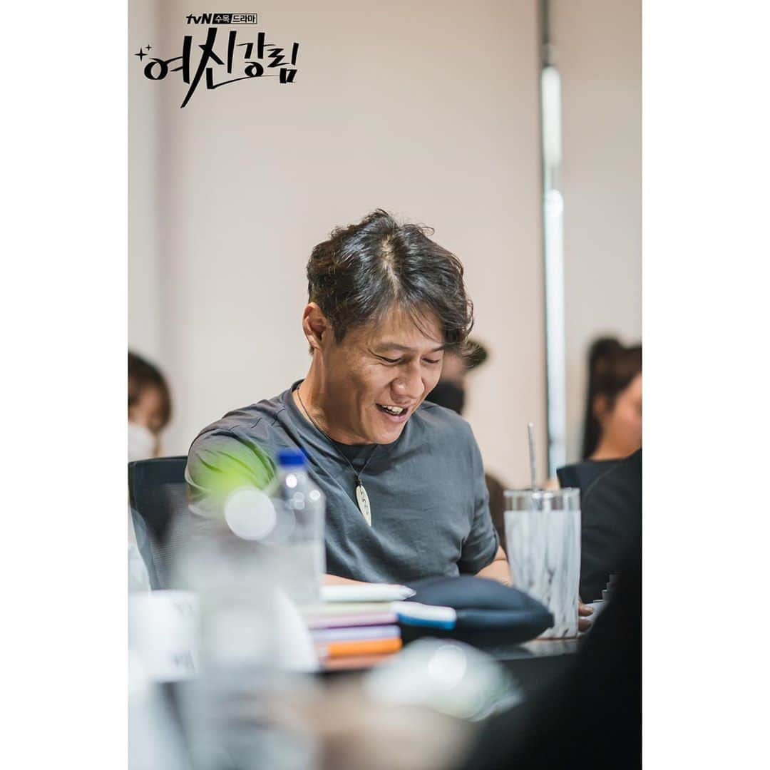 tvN DRAMA【韓国】さんのインスタグラム写真 - (tvN DRAMA【韓国】Instagram)「대본 리딩 현장부터 느껴지는 찰떡 호흡☺️ 배우들은 지금 캐릭터로 변신중!✨  자존감 회복 로맨틱 코미디 <여신강림>  12월 tvN 첫 방송🌸  #tvN #새수목드라마 #여신강림 #문가영 #차은우 #황인엽 #박유나 #박호산 #장혜진 #임세미 #김민기 #박현정 #오의식 #김병춘」10月13日 14時43分 - tvn_drama