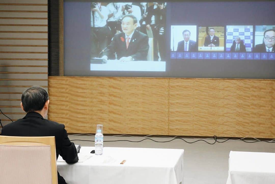 首相官邸さんのインスタグラム写真 - (首相官邸Instagram)「本日、菅内閣として初めての「国と地方の協議の場」に参加し、地方六団体の代表の皆様から、「新型コロナウイルス感染症対策」及び「地方創生及び地方分権改革の推進」について、貴重なご意見をいただきました。  #国と地方の協議の場 @suga.yoshihide」10月13日 14時56分 - kantei