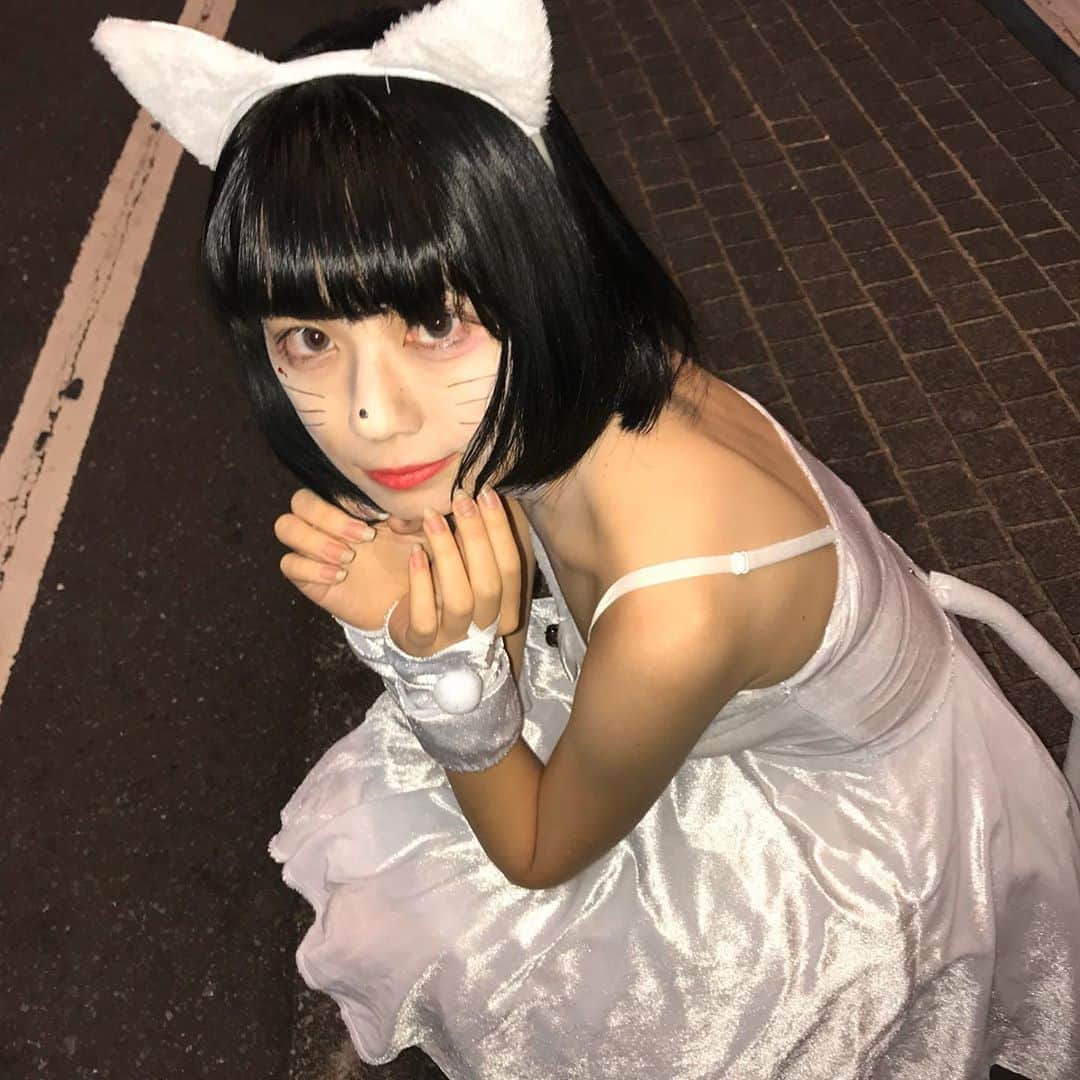 のインスタグラム：「今年のハロウィン衣装買った〜なんだと思う？🥺」