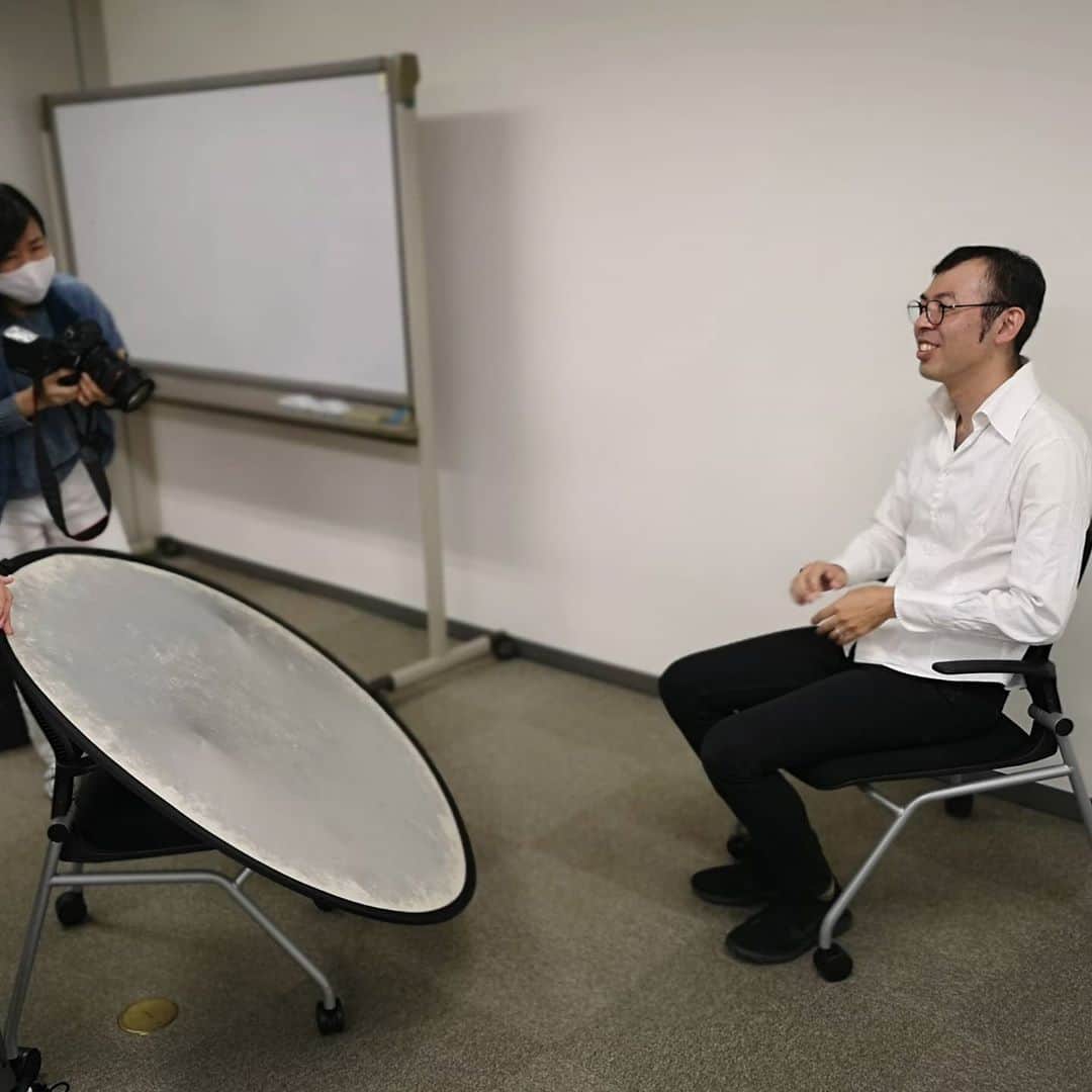 なだぎ武さんのインスタグラム写真 - (なだぎ武Instagram)「朝から舞台『ハイスクール！奇面組3〜危機一髪！修学旅行編』の取材。久し振りに平野良とも会えた😄嬉しいね〜。吉本組のもう中、ジョイマン高木も揃い『あ〜、またあのカロリーのえげつない舞台が始まるな〜…』と喜びを噛み締めております。朝から笑いの耐えない取材、舞台の序章のようでワクワクしました。終わりでチーム吉本でハンバーグを堪能。。うまひー！  #ハイスクール奇面組3  #草月ホール公演」10月13日 15時06分 - nadagigigi