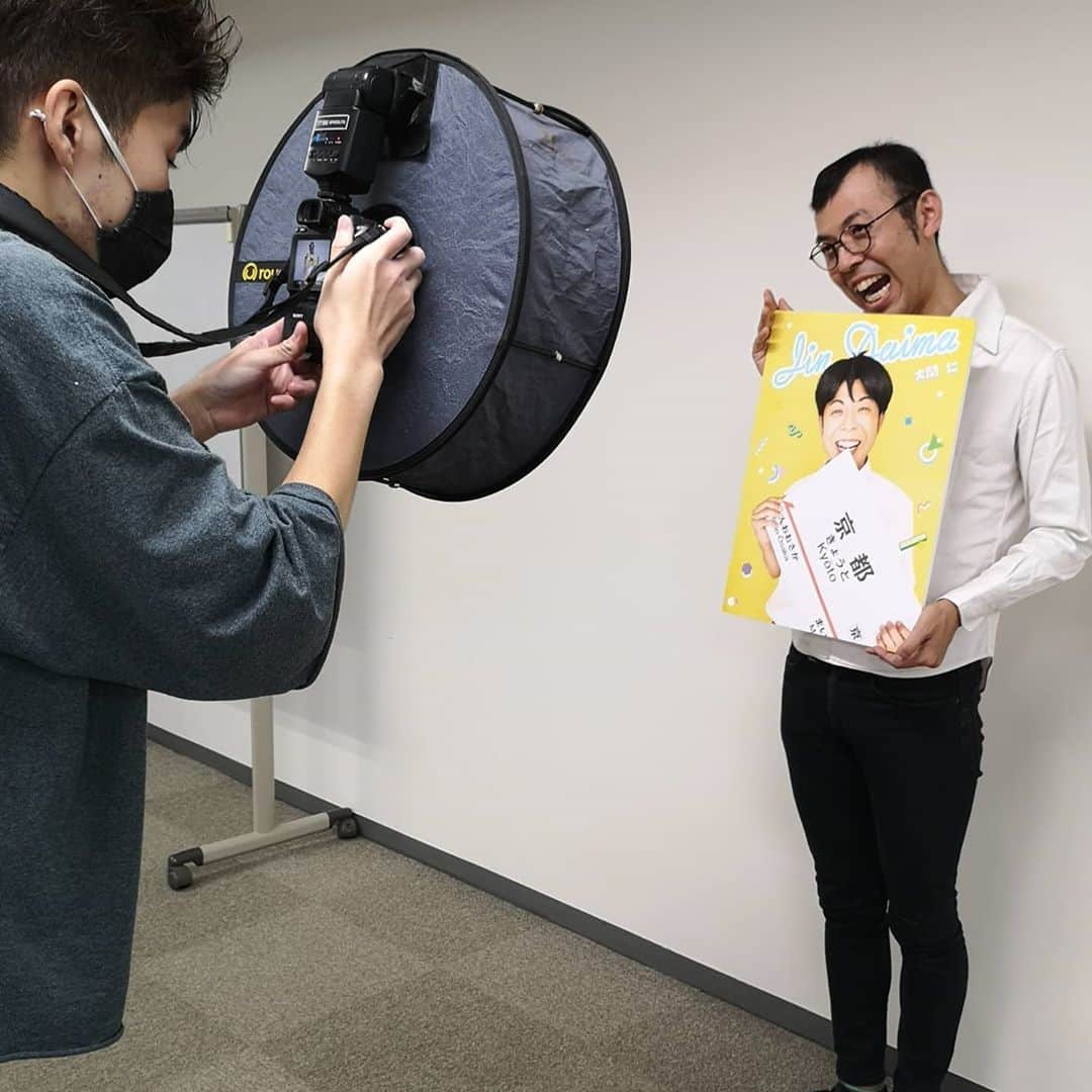 なだぎ武さんのインスタグラム写真 - (なだぎ武Instagram)「朝から舞台『ハイスクール！奇面組3〜危機一髪！修学旅行編』の取材。久し振りに平野良とも会えた😄嬉しいね〜。吉本組のもう中、ジョイマン高木も揃い『あ〜、またあのカロリーのえげつない舞台が始まるな〜…』と喜びを噛み締めております。朝から笑いの耐えない取材、舞台の序章のようでワクワクしました。終わりでチーム吉本でハンバーグを堪能。。うまひー！  #ハイスクール奇面組3  #草月ホール公演」10月13日 15時06分 - nadagigigi