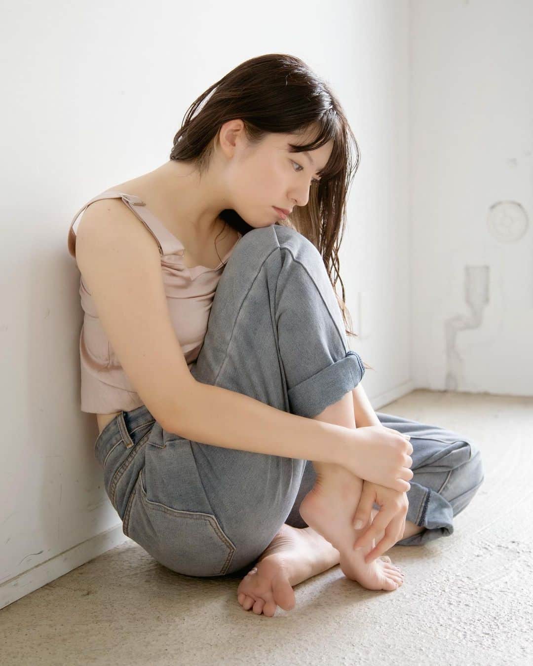旭桃果のインスタグラム：「Photo by @sakomurashin ﻿ hair&make by @na_mi.ruru  ﻿ 2020.7﻿ ﻿ #作品撮り﻿ #雑誌風﻿ #雑誌モデル﻿ #雑誌の表紙風 ﻿  #日常を紡いでく  #あの日の心を映して  #vague_memories  #스냅  #ポトレ﻿ #ポトレ撮影隊﻿ #ポトレのセカイ﻿ #ポトレ女子﻿ #ポトレ撮影会 ﻿ #ポトレのメガミ ﻿ #ポートレート撮ってる人と繋がりたい﻿ #ポートレート好き ﻿ #ファインダー越しの私の世界 ﻿ ﻿ #portrait ﻿ #portraitphotography ﻿ #portrait_shot ﻿ ﻿ ﻿ #旭桃果﻿ #女優﻿ #ミスflash2021 ﻿ #グラビア #グラビアアイドル」