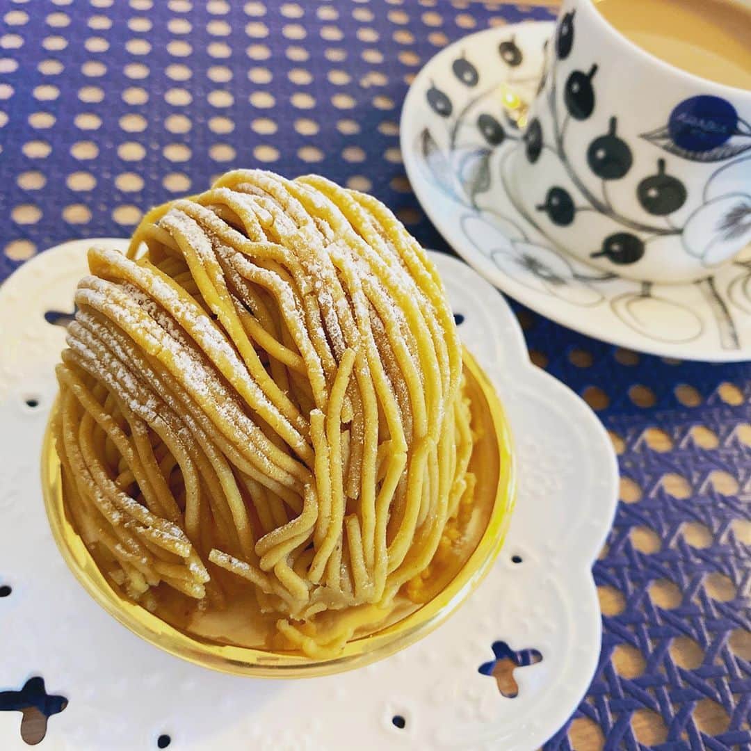 山本愛子さんのインスタグラム写真 - (山本愛子Instagram)「モンブランが美味しい季節なんですよねえ〰🤤💕  （年がら年中食べてるけどもね）  #秋 #スイーツ #モンブラン」10月13日 15時43分 - aikoyade1219