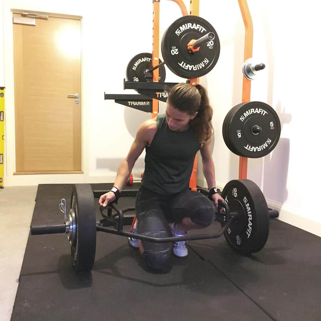 ゾーイ・クラークのインスタグラム：「Decided to treat myself to some new equipment for my home gym 🏋️‍♀️  #hexbar #trapbar #weights #gym #homegym #garagegym #weightraining #mirafit #strengthandconditioning #physicalprep #strong #athlete  #sprinter #400 #track #trackandfield #tracknation #motivation #fitness」