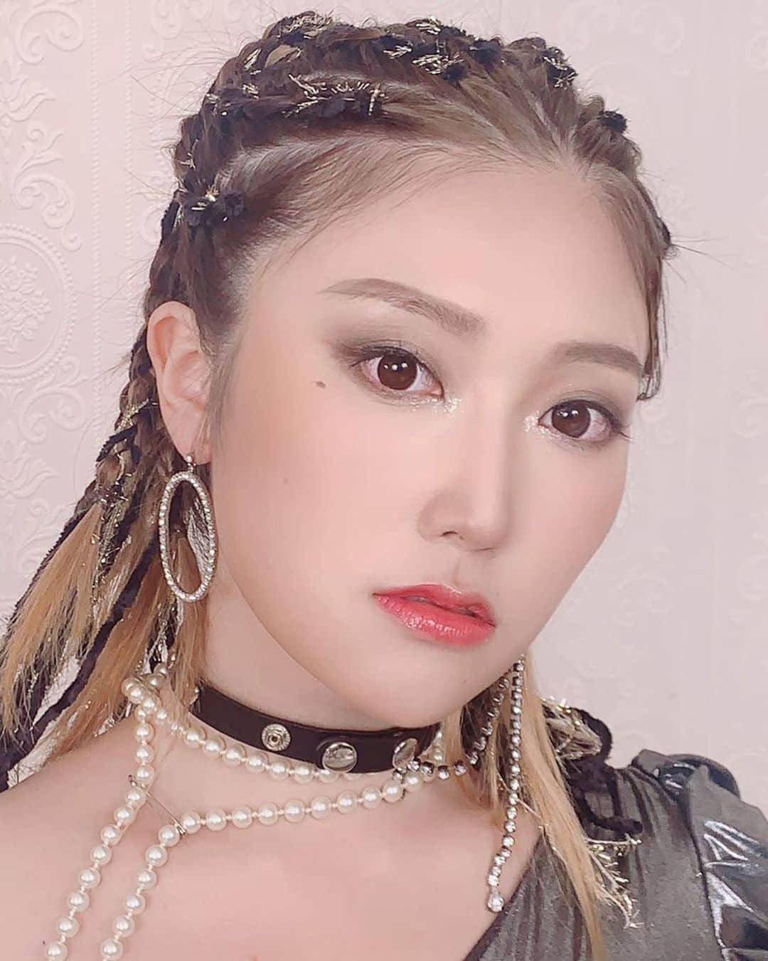 松丘雪那のインスタグラム：「. またなりきりメイクしたいなぁー！ . . . . . .  #メイク #モノマネメイク #中国人女優 #トップ女優 #なりきりメイク #ドレッドヘア #ヘアスタイル #美容系広告モデル #メイクモデル #スタイリスト #チョーカー #ロック #クールビューティー #セクシー #松丘雪那 #makeup #shooting #sexy #hairstyle #japanese #インフルエンサー #タレント #キティチャン #ドレス #顔面ドーンですみません #ドレッドヘア」