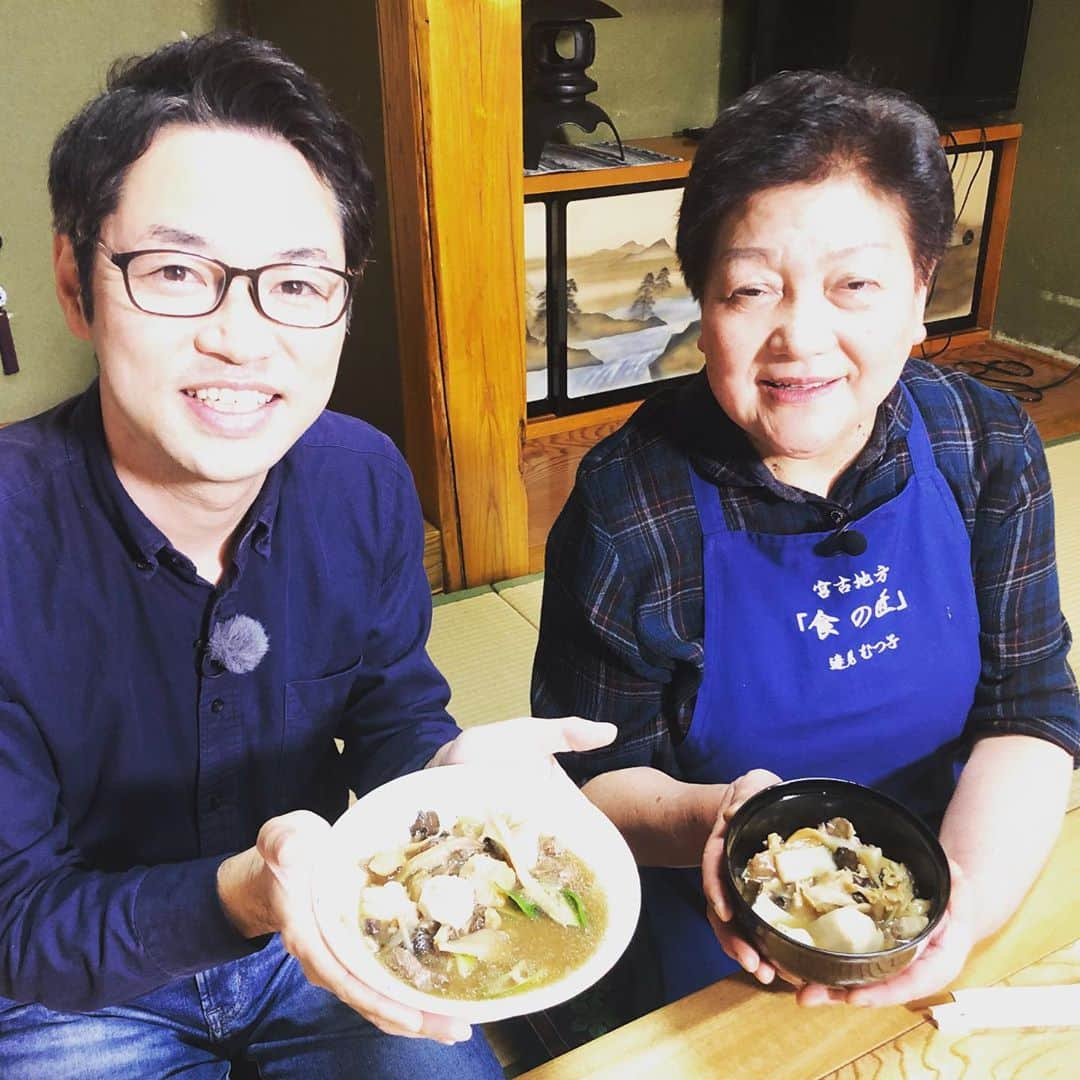 井上智晶さんのインスタグラム写真 - (井上智晶Instagram)「秋が深まってきましたね！ 写真は、熊肉が入った #芋の子汁 です。 岩泉の#瀬戸屋旅館 で 作ってもらいました。 キノコもたっぷり入って最高！ 秋の味覚を堪能しました^_^ 秋って美味しい旬のものが たくさんあって良いですよね！  今週の#山海漬 芋の子汁がテーマです。 里芋の種類から、栄養素 様々な地域の芋の子汁の特徴など スタッフが徹底調査しました。 是非ご覧ください！  放送は 10月17日(土)18:30〜  #岩手めんこいテレビ #アナウンサー #井上智晶」10月13日 16時02分 - tomoaki.mit.inoue