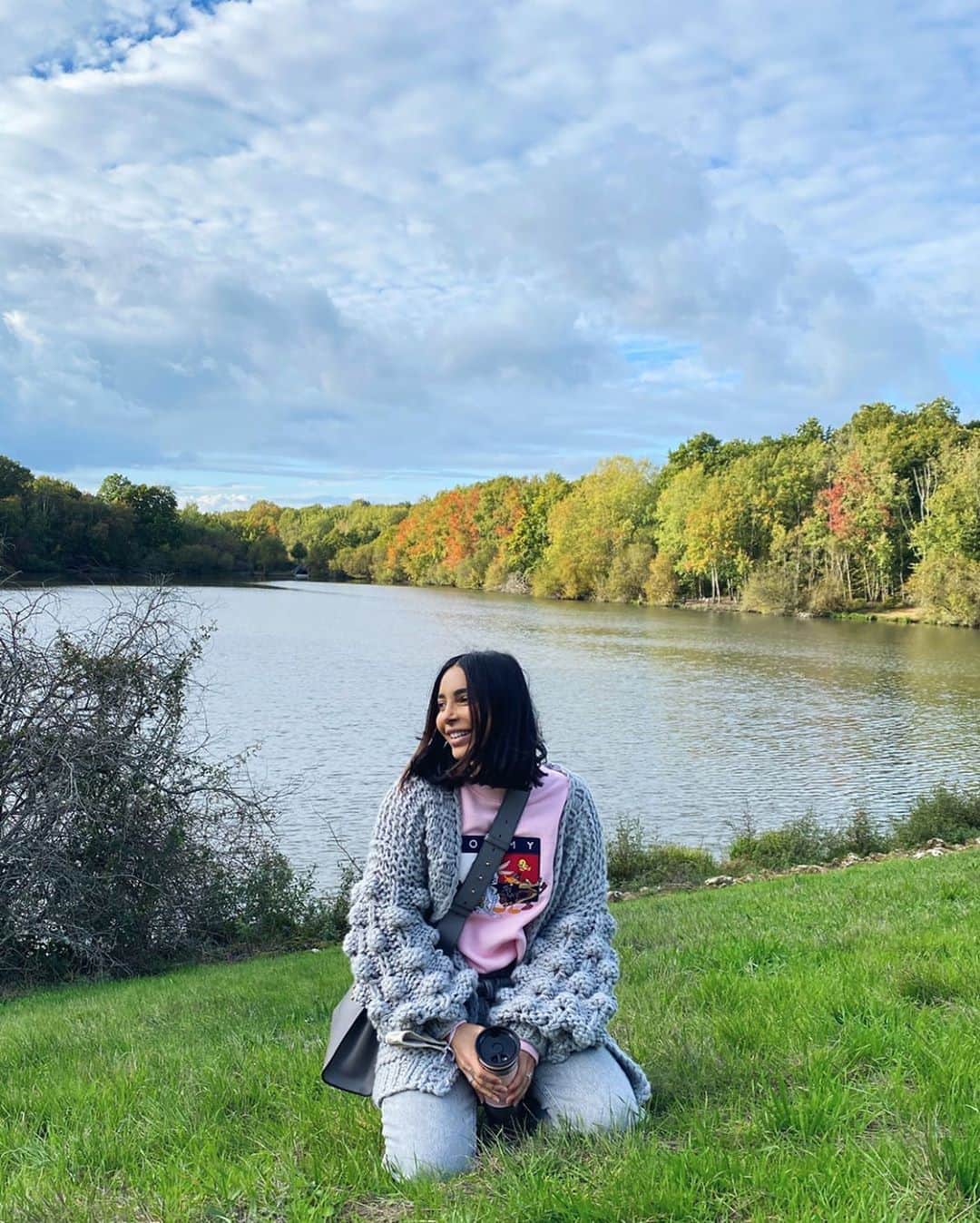sananasのインスタグラム：「Don’t forget to smile 😃 Ma tête quand j’ouvre les calendriers de l’Avent 😁Je vous ai posté la vidéo hier soir mais attention je spoile tous les calendriers dans la vidéo ! J’ouvre chaque case une à une et vous donne mon avis à la fin !  Bonne journée ma Sananas Fam 💚」