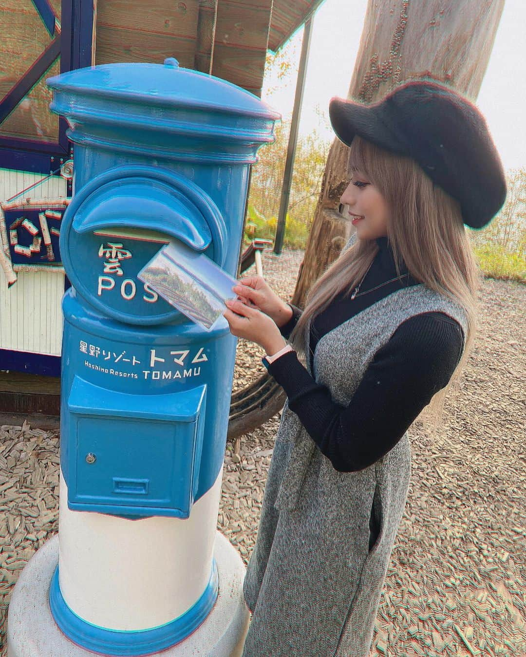 ぽょ姫さんのインスタグラム写真 - (ぽょ姫Instagram)「#雲海テラス  ⁑ 雲海テラスにいるだけで十分映える☁️✨ あと見つけえたこのポスト📮が ブルーカラーで可愛い💙💙 ⁑ 以上北海道の投稿はこれで終わり☺️ 次どこの県に行こうかな🥺 ⁑ 東北と九州の情報集めてます♡ 行く時に参考にしたい☺️ 地元民しか知らないご飯屋さんとか 行くべきスポットなどなど😉🙏🏼 ⚘トマム  #北海道 #北海道旅行 #北海道観光 #幸せ #星のリゾート #雲海 #インスタ映え #大自然 #北海道映えスポット #ファーム #ファームエリア #富良野 #hokkaido #hokkaidosgram #hokkaidotrip #hokkaidolove #hokkaidofood #japan #japan_of_insta #japan_photo #travelphotography #travel #travelgram #likeforlikes #likeforfollow #followforfollowback」10月13日 16時06分 - p.o.y.o.h.i.m.e