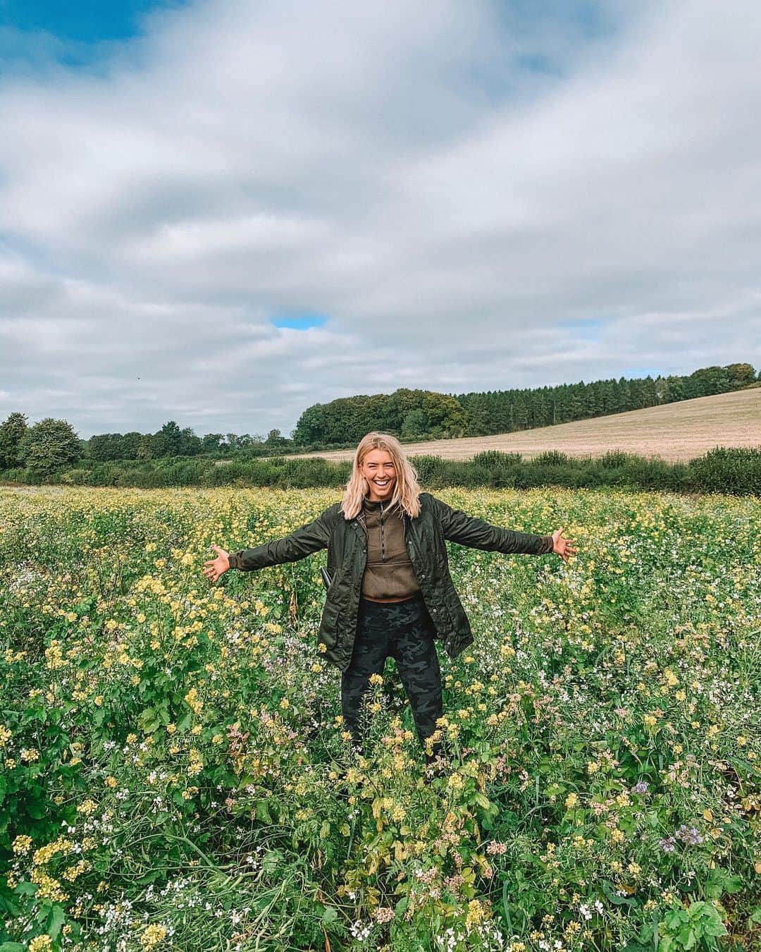 Zanna Van Dijkさんのインスタグラム写真 - (Zanna Van DijkInstagram)「Thank you 2020 for teaching me a lesson about happiness. Social media can lead to expectations of never ending smiles, adventure and excitement. As a result, I’ve spent a lot of time seeking moments of overwhelming joy. Chasing achievements. Travelling further. Climbing higher. Living bigger. Never fully satisfied and always wanting more. When in fact, happiness can be found in everyday moments of quiet contentment. The peaceful pleasures. A warm cup of coffee in the morning. Country walks with your loved ones. Listening to the rain. Watching the leaves turn golden 🍁 2020 I can’t deny that you’ve been a shocker. But thank you for forcing me to slow down and look up ✨ #reflections #silverlinings #contentment」10月13日 16時07分 - zannavandijk
