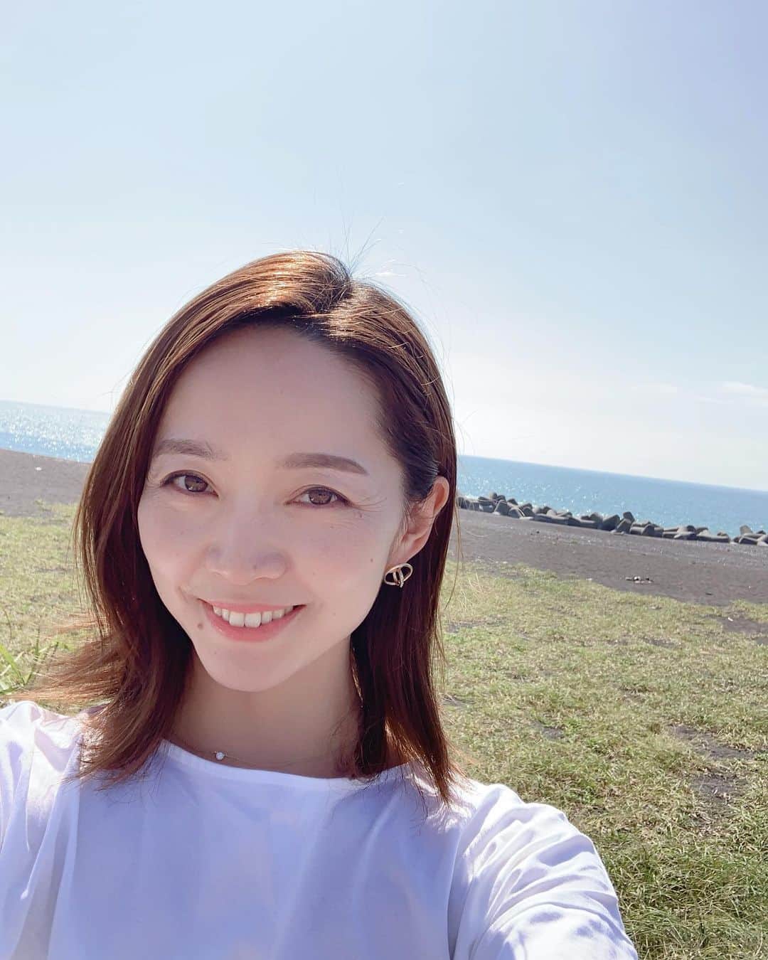 のインスタグラム：「@jana47com に今年2月に発足したマリン部⚓️ 全国に所縁のあるアナウンサー達が、ご当地の海の魅力を発信して行きます。 その一環として、あすほぼ初めてのインスタライブをします😲ドキドキ💦 . 元サガテレビ宮崎在住の @natsuko.usshi さんと一緒に、 宮崎、静岡の海の魅力やご当地グルメの紹介などをしようと思っています🥳 . 10/14(水)13時から、もしお時間あれば優しく見守って下さい🙇‍♀️（笑）コメントもお待ちしていまーす！ . . . #インスタライブ  #インスタライブデビュー  #インスタライブやります  #女子アナ47  #マリン部  #海が好き  #海が好きな人とつながりたい  #海が好きな人と繋がりたい」