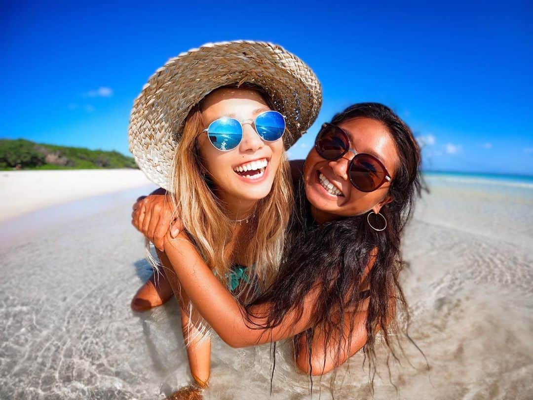 のインスタグラム：「THANK YOU LOVEPONS💋﻿ ﻿ @maup0ns.78  毎日一緒にいてくれて ケラケラ大笑いして いっぱい愛をありがとう💜💜💜﻿ 海のお守りもありがとう🐠💙﻿ またすぐね〜っっ🤝🤝🤝🤝💓💓💓﻿ ﻿ #ラストナイト真っ暗闇で二人抱き合ってオエオエいいながら号泣😭﻿ #その状況が面白くなってきて最後爆笑🤣﻿  📸#GoProHERO9  ﻿」