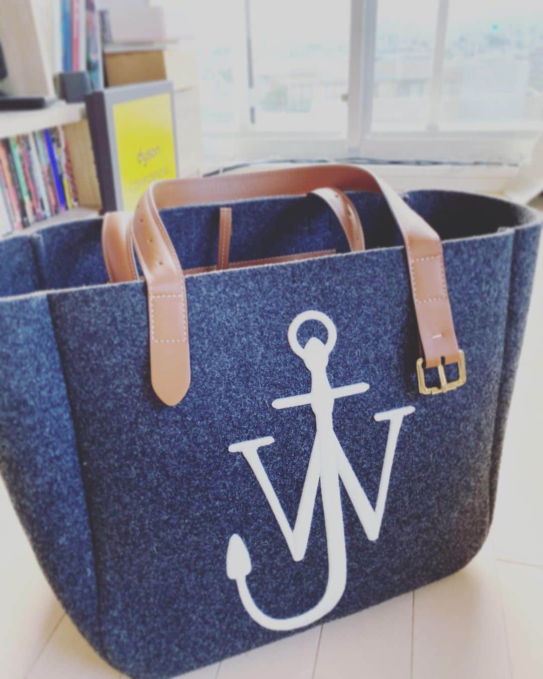 軍地彩弓のインスタグラム：「買ってもた。 J W Andersonはパルコ渋谷で、POP UP開催中です^_^。 いやあ、ブルーと迷ったあ。  #お買い物 #shopping  #軍地のお買い物 #jwanderson @jw_anderson」