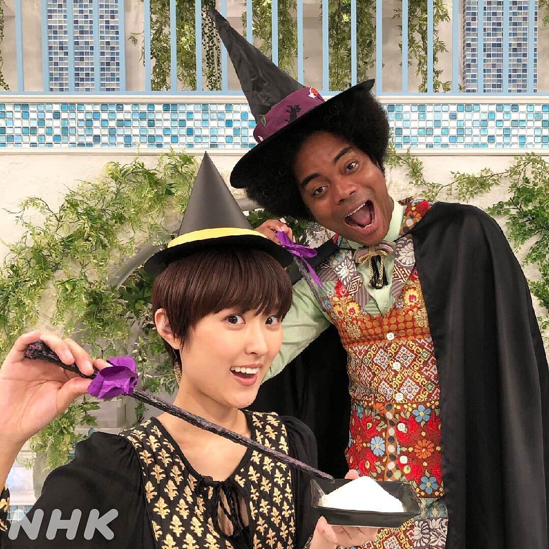 あさイチさんのインスタグラム写真 - (あさイチInstagram)「見習い魔法使い2人による ゼラチンマジック！🧙‍♀️✨👉2枚目3枚目へ  みなさん、ゼラチンが料理に使えるって知ってました？ あっと驚くゼラチンマジッククッキングは プロフィールURLから番組HPで☑️  #魔法使い #見習い魔法使い #ハロウィン #ゼラチン #ゼラチンマジック #かぼちゃプリン #副島淳 さん #近江友里恵 アナ #nhk #あさイチ #8時15分から」10月13日 16時31分 - nhk_asaichi