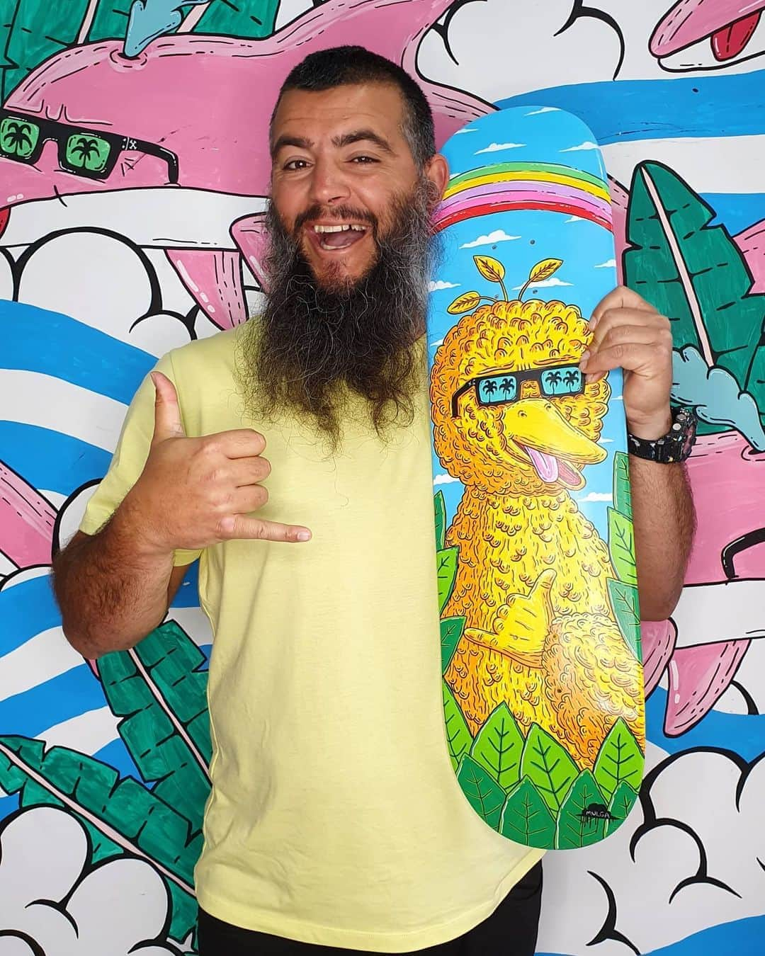 MULGAさんのインスタグラム写真 - (MULGAInstagram)「I hooked up with Japanese brand @uniqloau and got my creative on by painting Big Bird on a skatedeck whilst wearing a comfy Big Bird coloured cotton tee from their range. Much fun was had by one and all, stay tuned for the 'making of' vid coming soon.⁣ ⁣ Always nice when you match your art 😎🐥⁣ ⁣ #mulgatheartist #uniqloau #sponsored #skateboardart #bigbird #skateart #skatedeckart」10月13日 16時31分 - mulgatheartist