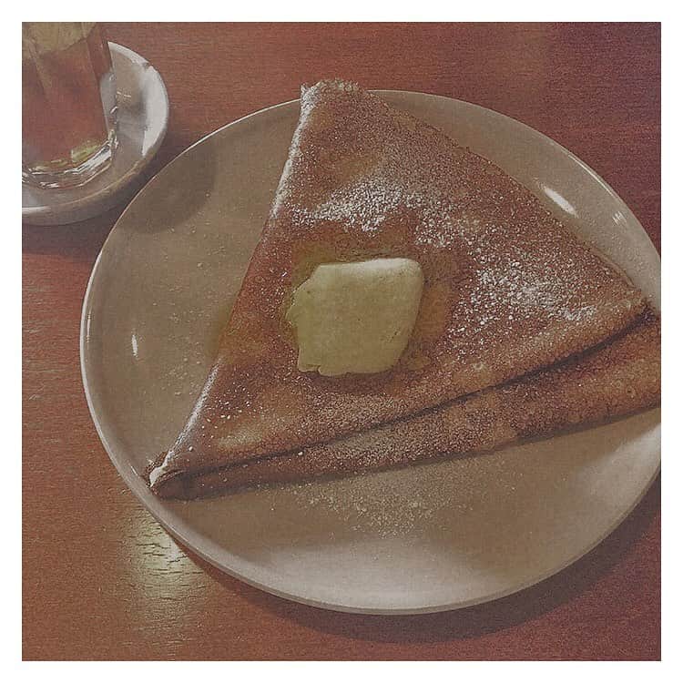 凛美さんのインスタグラム写真 - (凛美Instagram)「🤍🤍🤍﻿ ﻿ 最近オフショ続きだったので...﻿ お久しぶりの🥯 #rimicafeさんぽ 🥯﻿ ﻿ ﻿ ﻿ ﻿ ﻿ クレープ屋さんに行ったよ~！﻿ りみはシュガーバターを頼んだけど﻿ 具が入っていないから、﻿ 生地がすごく美味しくて﻿ もちもち好きにはたまりません😋﻿ ごはん系のガレットもあって﻿ 今度行った時は食べたいな〜♡﻿ ﻿ ﻿ ﻿ ﻿ #クレープ#ガレット#もちもち#甘め#もちもち好き#具なしクレープ#おしゃカフェ#カフェ#カフェ巡り﻿ #afternoontea#teatime」10月13日 16時32分 - rimi_kenon_official