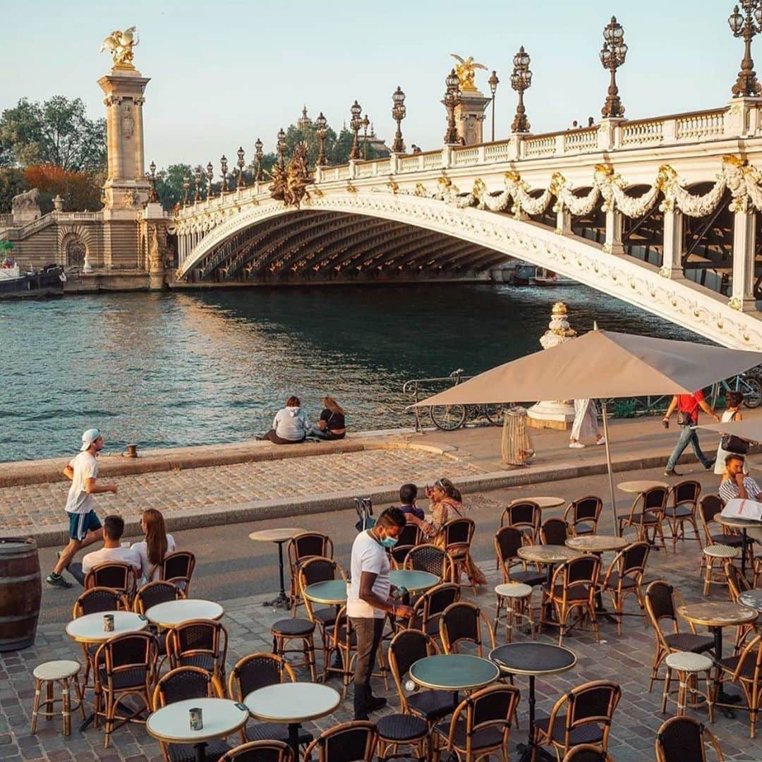 イネスエマレシャルのインスタグラム：「DIFFERENT SEASON, SAME TERRACE. #inesetmarechal #inspiration #autumn #vibe #instadaily #paris #france #parisfrance #placetobe」