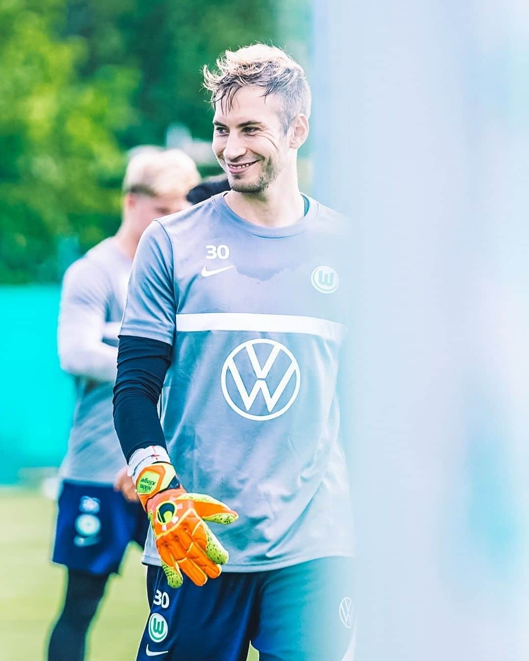 VfLヴォルフスブルクさんのインスタグラム写真 - (VfLヴォルフスブルクInstagram)「Happy Birthday, @k1inge! 🎉🎁  #vflwolfsburg #arbeitfussballleidenschaft #immernurdu #immerhungrig」10月13日 17時03分 - vfl.wolfsburg