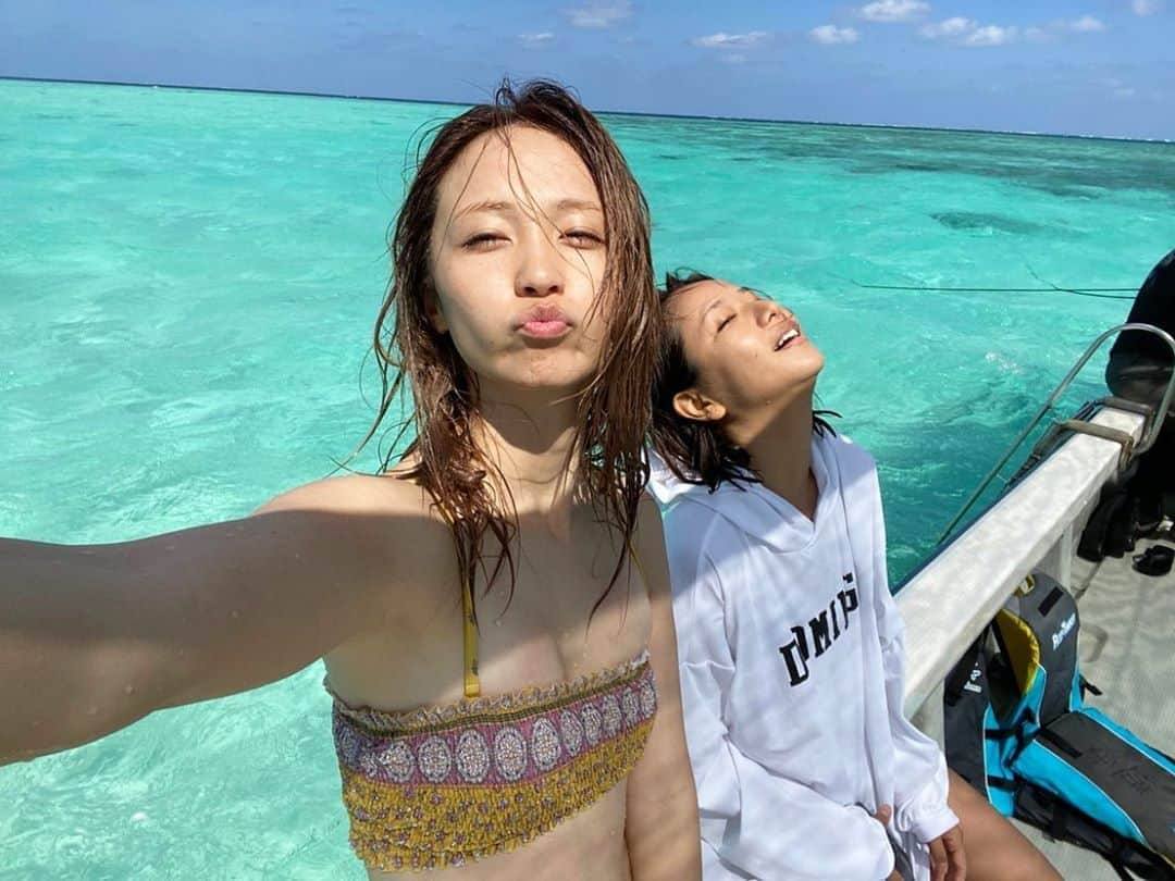 Aya（高本彩）さんのインスタグラム写真 - (Aya（高本彩）Instagram)「Ami吉が懐かしい投稿してるわー🤣2枚目6年前、、、ロンブーやん🤣笑  #Repost @ami_dream05 with @make_repost ・・・ バスクリンの海入って、アナザースカイを思い出した🐠💕 もう6年も前になるんだなー。 ２人揃うと髪色がロンドンブーツさんだった😂」10月13日 17時12分 - aya_dream04