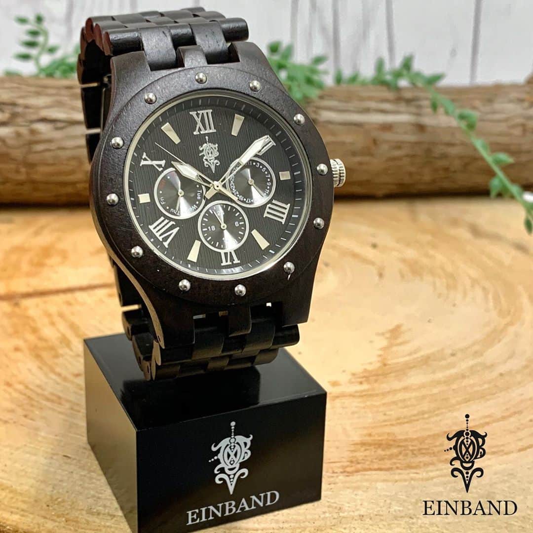 EINBAND -アインバンド-さんのインスタグラム写真 - (EINBAND -アインバンド-Instagram)「高級木材の黒檀(エボニーウッド)を使ったマルチカレンダーのウッドウォッチ『Sand Ebony』 高級感抜群なビッグフェイスタイプは男性の方にとても人気です！  日本獻給全世界的木製手錶，以溫暖的天然木材製作而成。 日本木製手表品牌『EINBAND網路商城』 在Pinkoi出售！  《EINBAND Pinkoi SHOP》 We deliver our products from Japan to the world. We look forward to serving you.」10月13日 17時16分 - einband_woodwatch