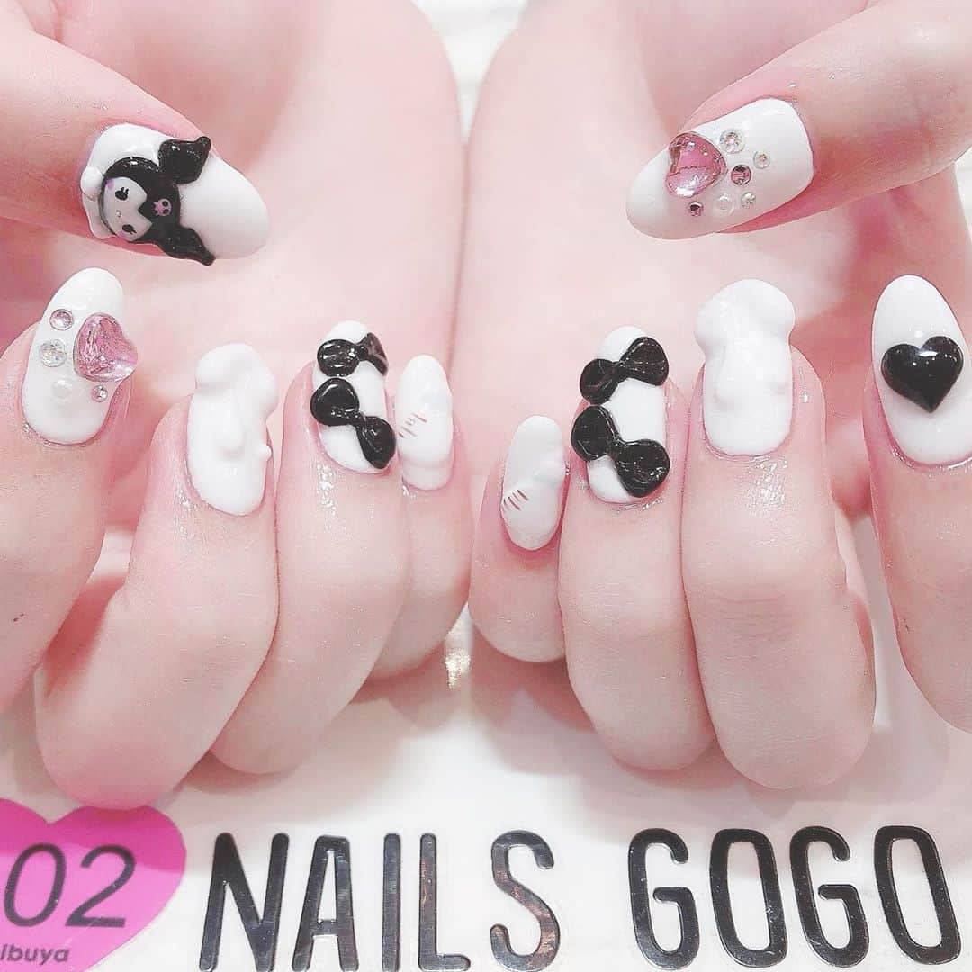 望月めるのインスタグラム：「ネイル変えました🖤 くろみちゃん( • •)❤︎ · · · #newnail #nailsgogo #ネイル #ネイルデザイン #クロミネイル #サンリオネイル」