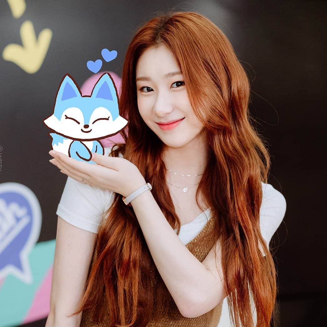 チェリョンのインスタグラム：「chaeryeong with chungee 💙 #있지 #ITZY #채령 #CHAERYEONG #MIDZY⁣⠀」