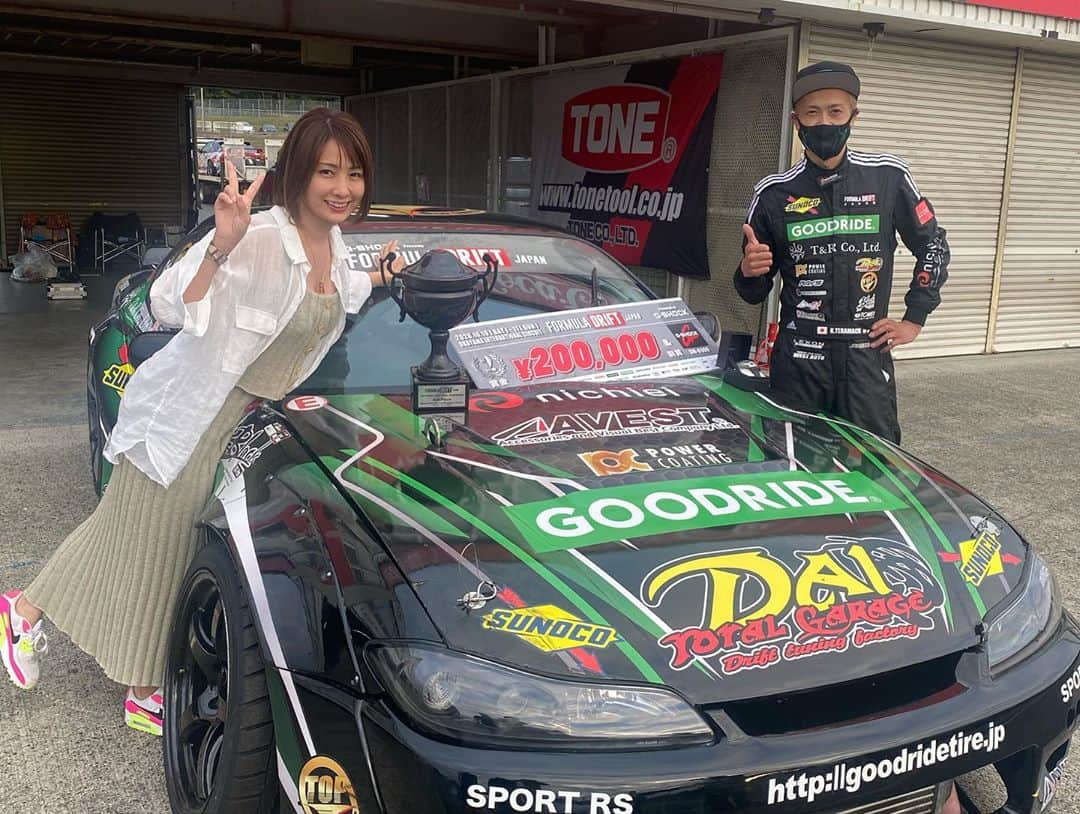 岩田亜矢那さんのインスタグラム写真 - (岩田亜矢那Instagram)「#formuladrift  #goodride   @fukada_tadahiro  @goodridejapan  @rina_aoi_   寺町選手 2位おめでとうございます！！  近くてみるドリフトは、本当にカッコ良かったです！」10月13日 17時30分 - ayana1113