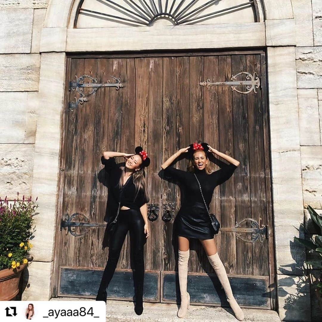 ANELA TOKYOさんのインスタグラム写真 - (ANELA TOKYOInstagram)「#Repost @_ayaaa84_ with @make_repost ・・・ 𝙱𝙻𝙰𝙲𝙺 𝙾𝙾𝚃𝙳 🖤🖤🖤 𝙰𝚕𝚕 @anelatokyo  ・ #AnelaDisneyOutfit #ディズニーコーデ #双子コーデ #ディズニーコーデおそろ #東京ディズニーリゾート #Anelamommys」10月13日 17時37分 - anelatokyo