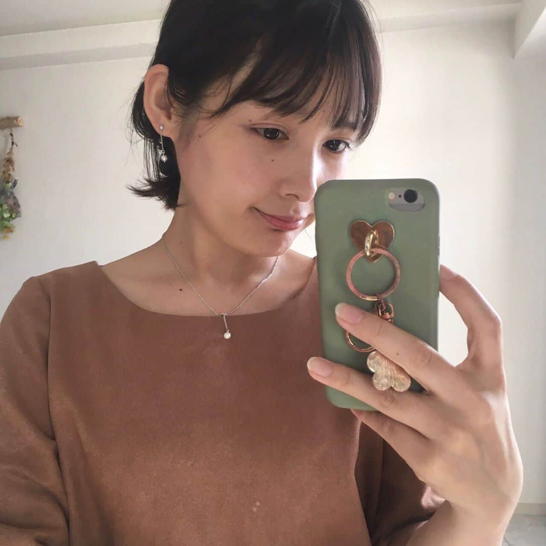 石川琴允さんのインスタグラム写真 - (石川琴允Instagram)「▶︎久々の silver 💎 : : 特別な日に頂いたジュエリー。 : : gold はjuicy  silver はpure 。 : : 何もない日でも、Jewelryを身につけるだけで 気分も変わりますね 、 : : : : Jewelryに見合う、素敵な女性になれるよう がんばりたいです ✨ : : : 今日もお疲れ様でした ☺️ : : #Jewelry #accessory #真珠 #tasaki  #tasakipearl  #tasakijewelry #TASAKI」10月13日 17時38分 - kotopon09