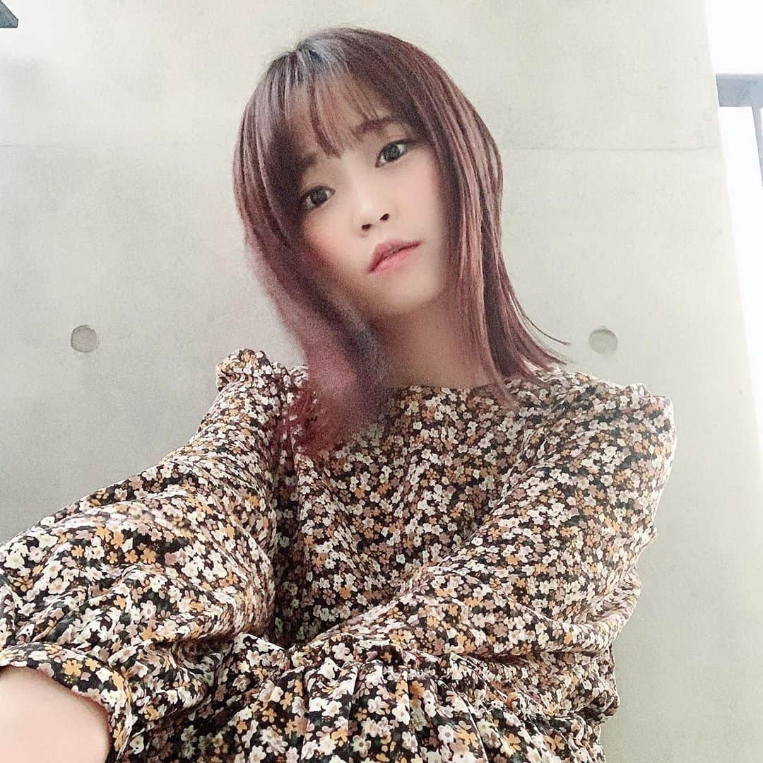 広沢麻衣さんのインスタグラム写真 - (広沢麻衣Instagram)「秋服かわいいよね〜 さいきんは、服着ても写真撮らなすぎて久々に撮ったけど夕方だったから、画質悪くなった。笑  @chuclla_official   さいきんは、スカートよりパンツをよく履くだけどワンピースはやはりすきっ♡  #follow #code #秋服　#chuclla  #久々の投稿  #photo #photography  #cordinate  #fashion  #フォローミー　#selfie  #self #instagood  #instaphoto」10月13日 17時38分 - hrswmai