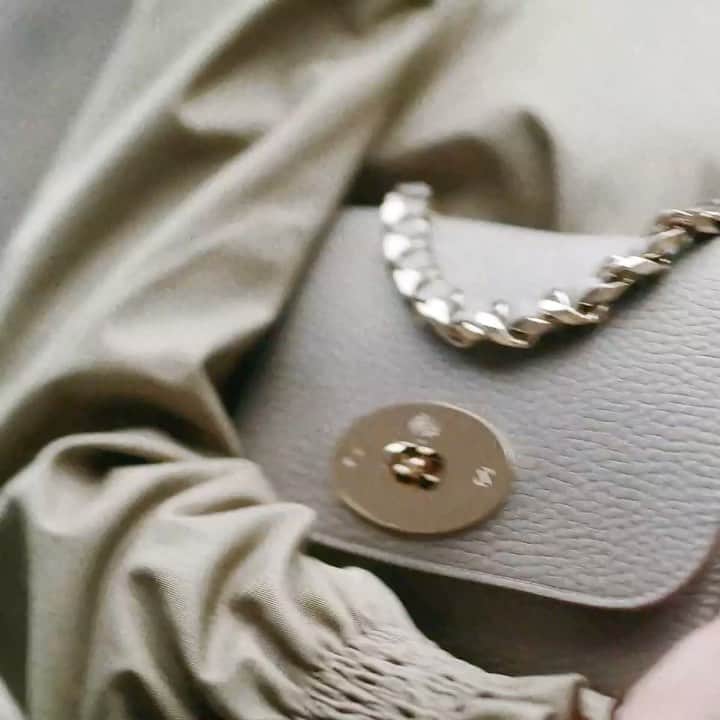 のインスタグラム：「The #MulberryLily has received a #MulberryGreen update. The timeless silhouette is now crafted with sustainably sourced leather from environmentally accredited tanneries. #MadeToLast . Explore more through our link in bio.」