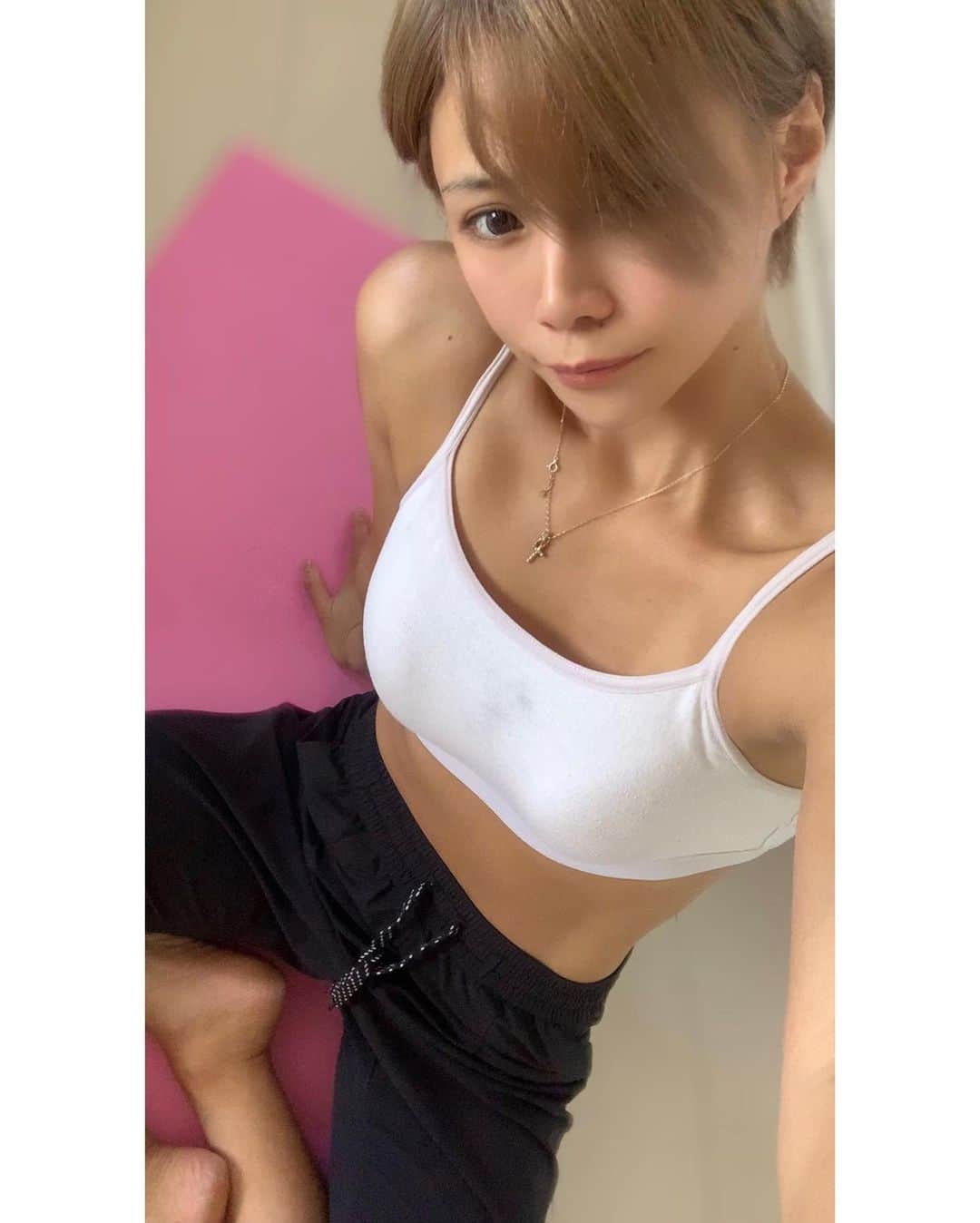 のインスタグラム：「Mobility training 各45秒✖️４SET  ●基礎動作の身体能力の改善・向上  ゆっくり丁寧に『動作』を意識する🙆‍♀️  #宅トレ #トレーニング #ワークアウト #モビリティ #mobility #mobilitytraining #可動域 #パフォーマンス #アスリート」