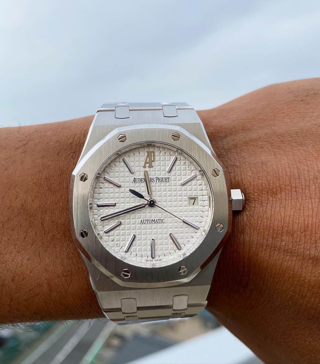 のインスタグラム：「It’s time to give this an overhaul. It kept ticking accurately since 2009 😳」