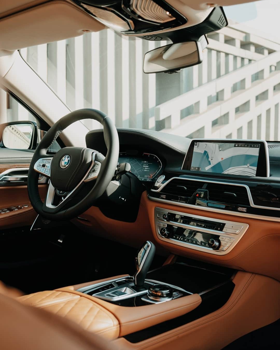 BMWさんのインスタグラム写真 - (BMWInstagram)「A sight for sore eyes. The BMW 7 Series Sedan. #THE7 #BMW #7Series  __ BMW 750Li xDrive Sedan: Fuel consumption in l/100 km (combined): 9.6–9.5. CO2 emissions in g/km (combined): 218. Further information: www.bmw.com/disclaimer.  	 Acceleration (0-100 km/h): 4.1 s. Power: 390 kW, 530 hp, 750 Nm. Top speed (limited): 250 km/h.」10月13日 17時56分 - bmw