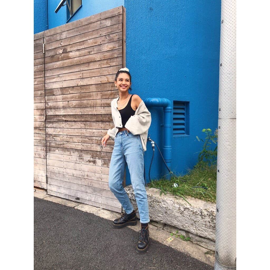 のインスタグラム：「いつの季節もデニムは欠かせない！❤️ スタイルにしっかりフィットしてくれる 着心地がいい @americaneaglejp のデニムで コーディネート！！   AEのデニムを着用して 「#デニムチャレンジと @americaneaglejpをつけてAE ジーンズを着用した動きのある画像 、動画をフィードに投稿&優勝者10名様に素敵なギフトが🥺🎁(投稿期間は10月 末まで。優勝者は11月上旬にDMにて)     着用アイテムはオンラインストア 「www.aeo.jp」で購入できます☺️ - @masarosachan_official #regram #AExME #AEJeans #AE #americaneaglejp #アメリカンイーグル #デニム #デニムチャレンジ」