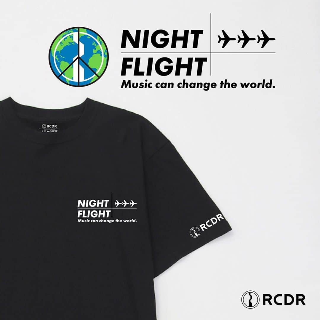 のインスタグラム：「情報解禁！今夜21時からtwitchで着てます！ ESSENTIAL MUSIC  x @richdoor_official  コラボTシャツ発売になります😎✌️  ESSENTIAL MUSIC PRESENTS ''NIGHT FLIGHT'' by RCDR 10月13日（火）20:00から予約販売がスタートとなります。 ロングスリーブ Tシャツもございますので お時間があるときにチェックしてみてください。  ◇予約期間：10月13日(火) 20：00 ～ 10月27日(火) 23:59  ◇お届け 　・11月中旬～下旬  ESSENTIAL MUSIC 25周年記念が コロナ禍で2021年に延期になり 25周年→26周年と未来に向けて動き出した 第1弾企画  TWITCH LIVE STREAM チャンネル ''NIGHT FLIGHT''  （毎週火曜21:00～）スタート記念 コラボレーションTシャツ！  Music can change the worldとメッセージ が入ったスペシャル仕様になります  ESSENTIAL MUSIC PRESENTS DJ SANCON LIVE on TWITCH コロナ禍でスタートしたDJ配信番組！ 視聴はこちら twitch.tv/djsancon/ (Twitchは、Amazon.com が提供するライブストリーミング配信プラットフォーム、 Twitchは音も画質も良いので登録してみて下さい！もちろん登録無料です)  ※今回のコラボレーションアイテムは RICHDOOR公式オンラインストアのみの販売となります。  #DJSANCON #SANCON #音楽 #music #kyoto #RCDR #RICHDOOR #リッチドア #紅葉 #秋 #京都 ＃東京 #ファッション #地球 #twitch」