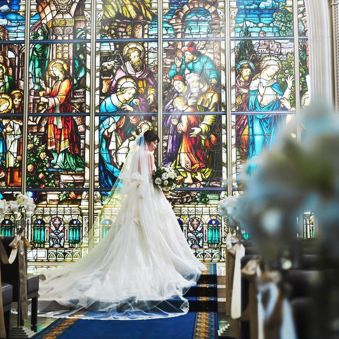 楽婚【公式】Instagramさんのインスタグラム写真 - (楽婚【公式】InstagramInstagram)「. ♡憧れのステンドグラスチャペル  壮大で神聖な大聖堂に美しく繊細なステンドグラス。 お二人の幸せで特別な時間にふさわしく 素敵なひとときを演出してくれる至福の空間＊。+  会場：#アートグレイスウエディングコースト  @rakukon をフォローして 『#楽婚』をつけて、 お写真の投稿大歓迎♡ 公式IGでリグラムされるかも！？  Webでご予約はTOPのURLより♡ ⇒@rakukon . #楽婚 #rakukon #ベストアニバーサリー #ベストブライダル #wedding #ウェディング #フォトウェディング #プレ花嫁 #卒花 #日本中のプレ花嫁さんと繋がりたい #プラコレ #marryxoxo #ウエディングニュース #花嫁 #卒花嫁 #2020年夏婚 2020年秋婚 #2020年冬婚 #2021年春婚 #2021年夏婚 #式場探し#ナチュラルウェディング #オリジナルウェディング #結婚式準備 #結婚式場#weddingdress #Weddingphoto #ウェディングドレス#ステンドグラス」10月13日 18時01分 - rakukon