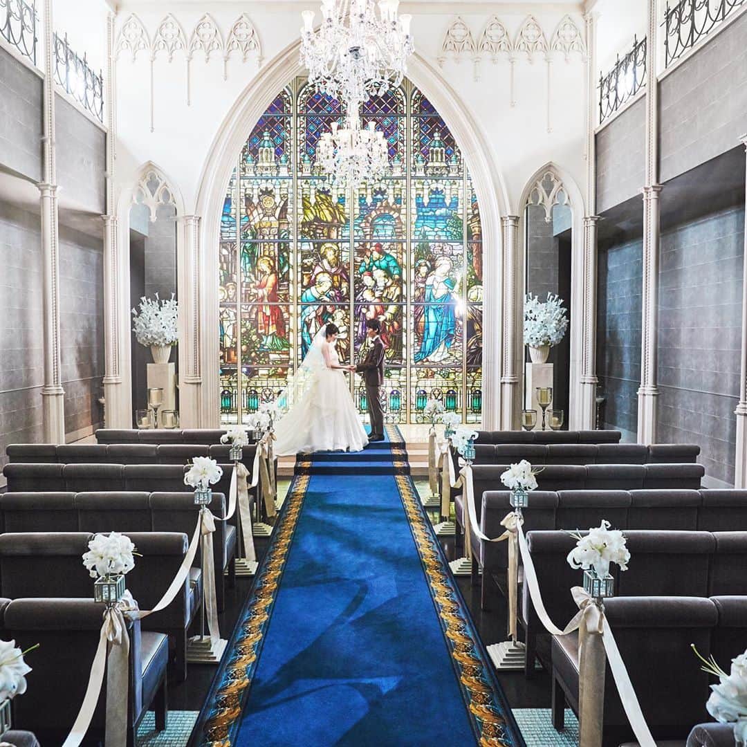 楽婚【公式】Instagramさんのインスタグラム写真 - (楽婚【公式】InstagramInstagram)「. ♡憧れのステンドグラスチャペル  壮大で神聖な大聖堂に美しく繊細なステンドグラス。 お二人の幸せで特別な時間にふさわしく 素敵なひとときを演出してくれる至福の空間＊。+  会場：#アートグレイスウエディングコースト  @rakukon をフォローして 『#楽婚』をつけて、 お写真の投稿大歓迎♡ 公式IGでリグラムされるかも！？  Webでご予約はTOPのURLより♡ ⇒@rakukon . #楽婚 #rakukon #ベストアニバーサリー #ベストブライダル #wedding #ウェディング #フォトウェディング #プレ花嫁 #卒花 #日本中のプレ花嫁さんと繋がりたい #プラコレ #marryxoxo #ウエディングニュース #花嫁 #卒花嫁 #2020年夏婚 2020年秋婚 #2020年冬婚 #2021年春婚 #2021年夏婚 #式場探し#ナチュラルウェディング #オリジナルウェディング #結婚式準備 #結婚式場#weddingdress #Weddingphoto #ウェディングドレス#ステンドグラス」10月13日 18時01分 - rakukon