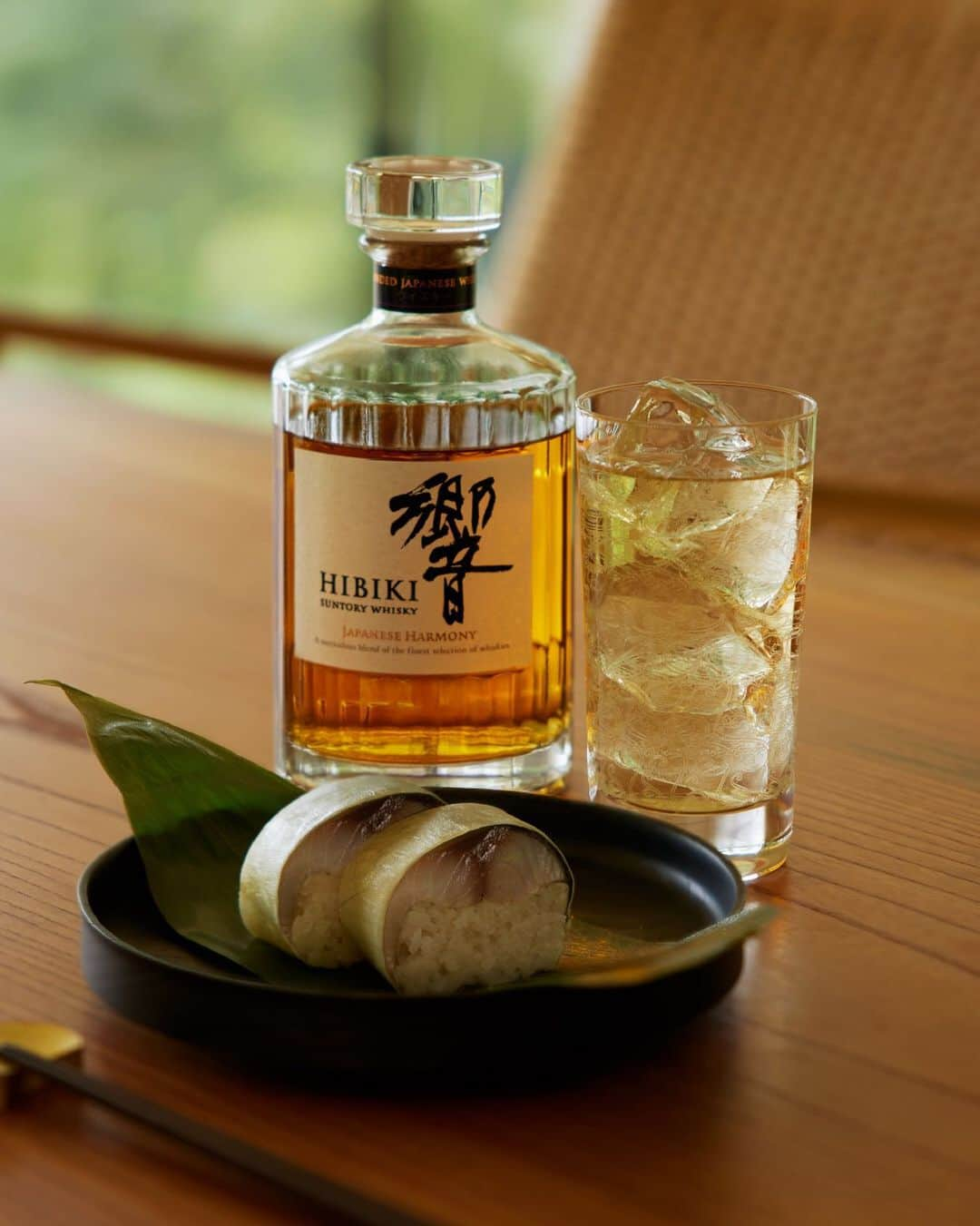 響 | SUNTORY WHISKY HIBIKIさんのインスタグラム写真 - (響 | SUNTORY WHISKY HIBIKIInstagram)「. HIBIKI TIME　～二十四節気・寒露～  旬ならではの味わいが、移ろう四季の尊さを物語る The delicacies which are exclusive to fall remind us about the value of having four seasons.  #hibiki #響 #二十四節気 #24seasons #寒露 #kanro #晩秋 #lateautumn #秋麗 #あきうらら #鯖寿司」10月13日 18時02分 - suntorywhisky_hibiki