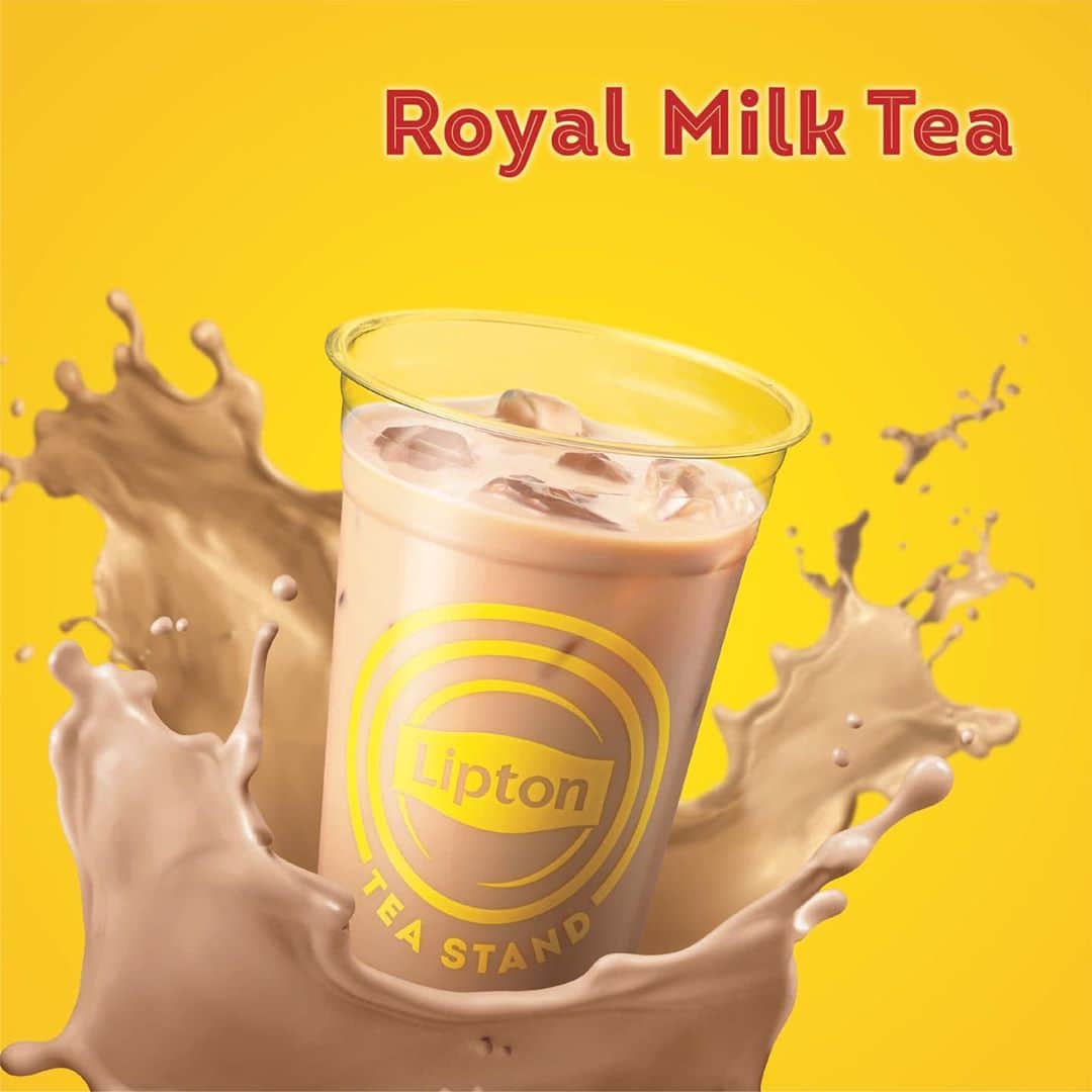 リプトンのインスタグラム：「＼Tea Standで絶賛発売中！／ 肌寒い季節にロイヤルミルクティーはいかが？💛 リプトンのロイヤルミルクティーはミルクだけで贅沢に紅茶を煮出しているから濃厚な味わいに。リプトンの自慢の1杯をぜひ飲んでみて！ #リプトン #Lipton #LiptonTeaStand #TeaforLife #ロイヤルミルクティー #ミルクティー #秋メニュー #名古屋 #博多 #リプトンでつながる」