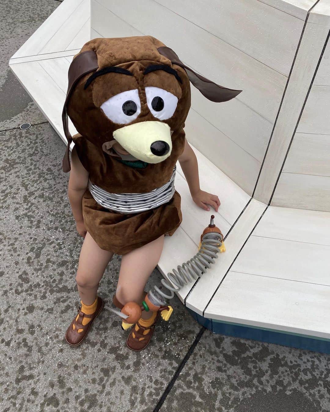 tiahy__のインスタグラム：「“Your body is very flexible and long.  I think we'll get along really well!”. . . . . . . July . . #slinky_taia#disney#tokyodisneysea #taiacostume#toystory #ディズニーコスチューム#ディズニー衣装#スリンキー#トイストーリー」