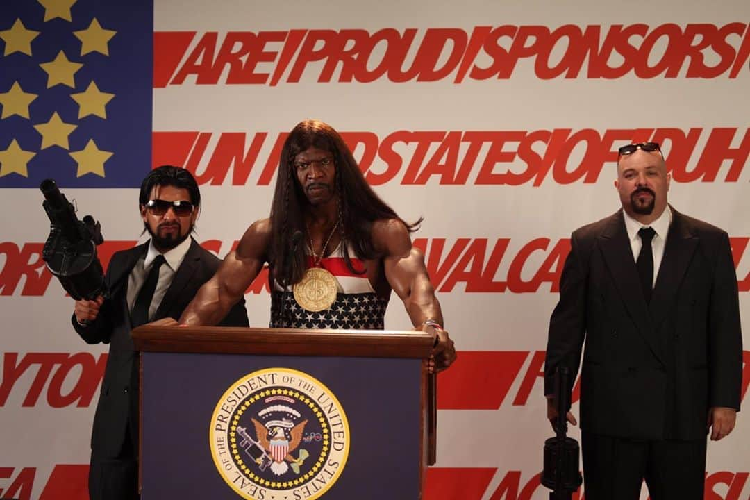 テリー・クルーズさんのインスタグラム写真 - (テリー・クルーズInstagram)「MAKE SURE YOU VOTE!   Then go sit your monkey ass down.  - President Dwayne Elizondo Mountain Dew Herbert Camacho」10月14日 5時08分 - terrycrews