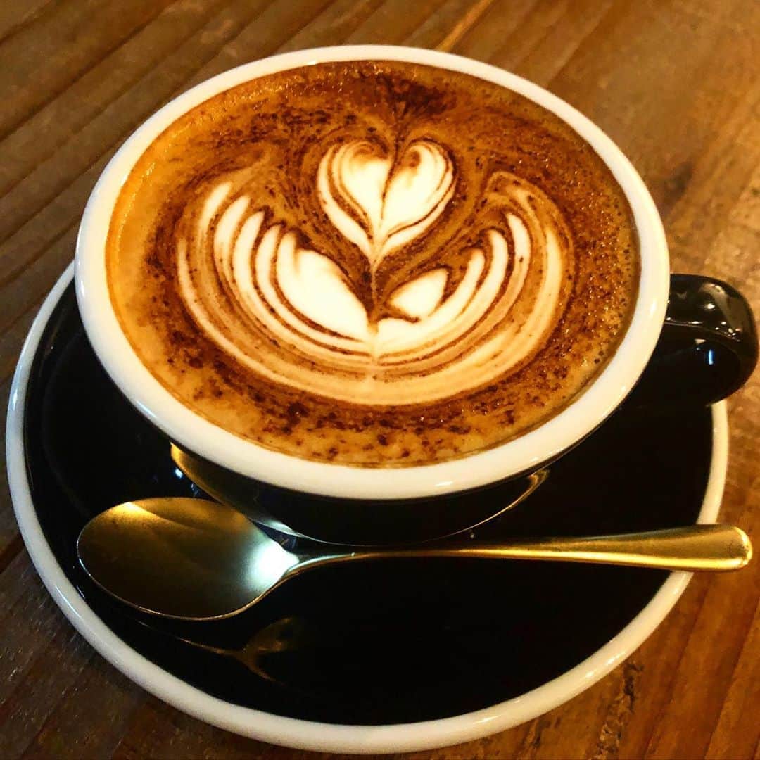 春乃舞利乃さんのインスタグラム写真 - (春乃舞利乃Instagram)「最近もコーヒーばかり飲んでる🤤 . 新しいことを少しずつ始めようと思っています。 . . 新しいことを始めるときは勇気もいるけど、ウキウキしてきますよね☺️❤️ . .  Recently also drink only coffee 🤤 . New I think going to start little by little that. . . I have the courage when you start something new, I think you've been cheerful ☺️❤️ . . .  #カフェ #cafe #オシャレ #japan #sweets #tokyo #コーヒー #coffee #珈琲 #love #happy #ラテアート #ラテ #☕ #instafood #目黒 #fasion #暮らし #ライフスタイル #クイックコルギ」10月14日 3時46分 - marinon_beaute