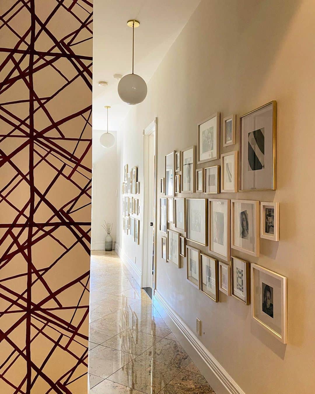 Grace Bonneyのインスタグラム：「Bronx Townhouse Part 2! ⠀ _______⠀ Let's talk about gallery walls! A lot of my clients ask for this feature when working with me, and I have a knack for creating them. I always suggest that it should not be located in a public area for all to see, but rather tucked away in a hallway or some place that only you and your immediate family intimately access. ⠀ ⠀ 1. For starters, if you understand whether you want the layout of gallery wall to be grid/uniform or organically arranged, this will help us when drawing. ⠀ ⠀ 2. Expect to spend a minimum $500 for frames. And depending on how wide/tall your gallery wall is, you can potentially spend over $1000 on frames only. ⠀ ⠀ 3. Lastly, make sure you understand what type of palette you want to move forward with -- white & brass, Black & silver, varied finishes of antique vintage frames? This will help us source what you're looking for (or I can offer suggestions for a great aesthetic!).⠀ ⠀ Here's an example of a gallery wall I created for my beloved Bronx Townhouse clients. Swipe to see how we transformed from before!」